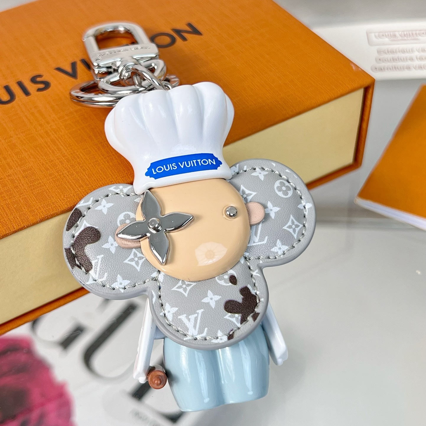 VIVIENNE BAKER BAG CHARM AND KEY HOLDER M01467