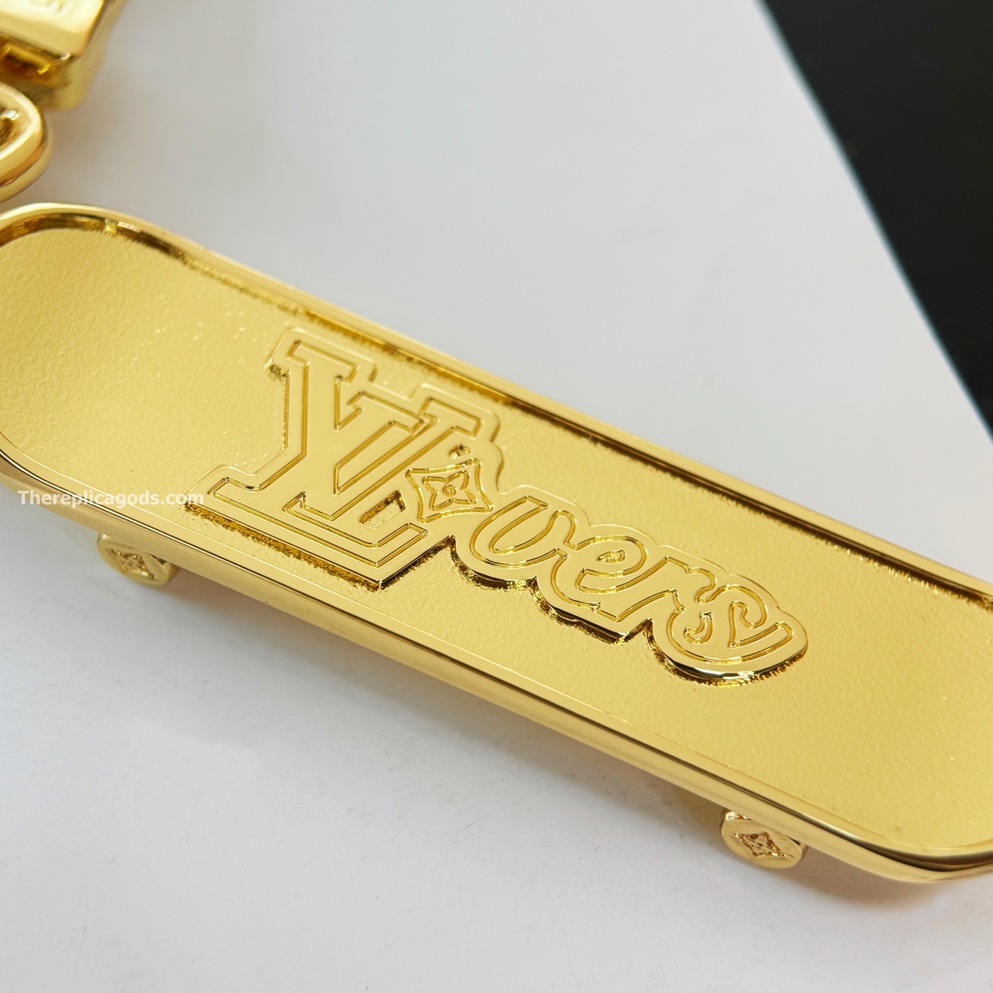 SKATE KEY HOLDER AND BAG CHARM M02187