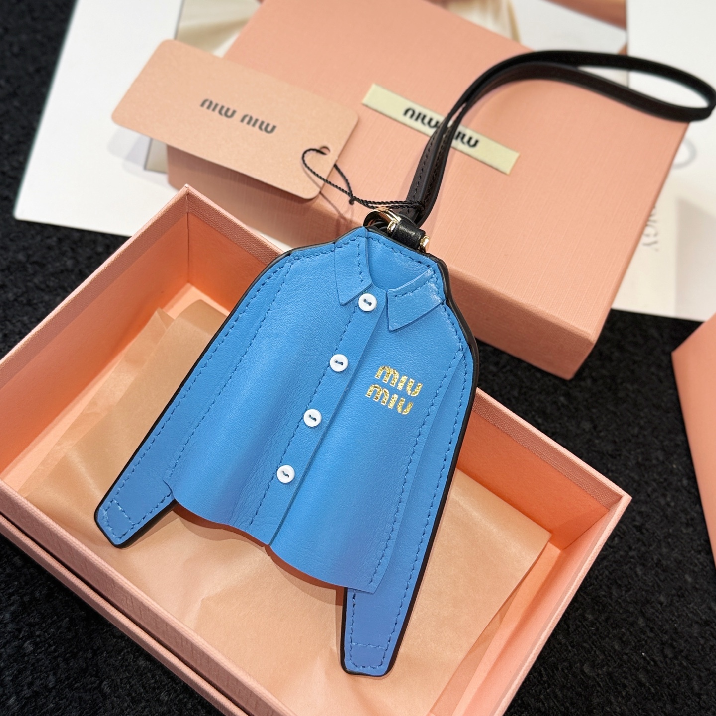 LEATHER SHIRT KEYCHAIN IN BLUE