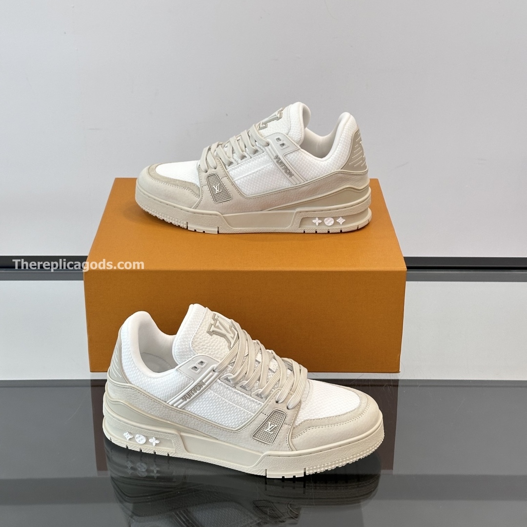 TRAINER SNEAKERS IN BEIGE - LV946