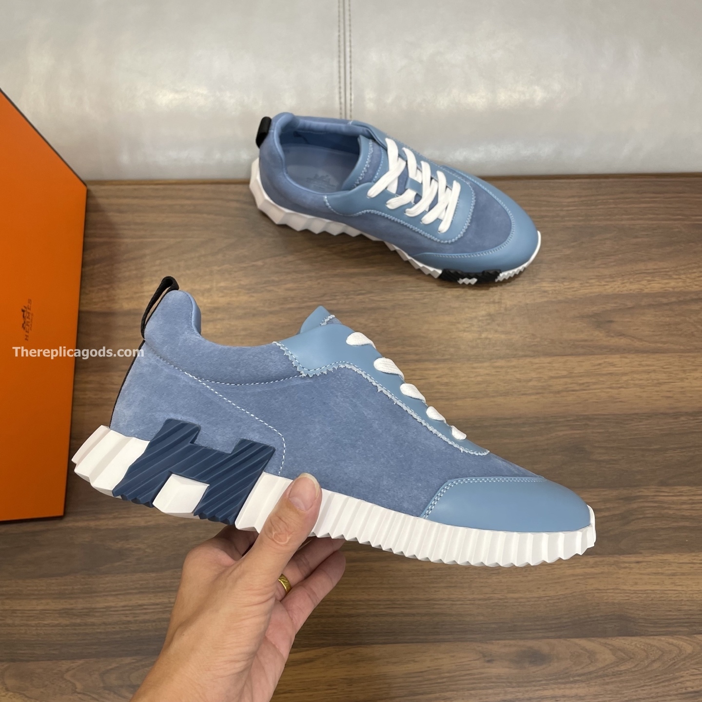 BOUNCING SNEAKERS IN BLUE - H359