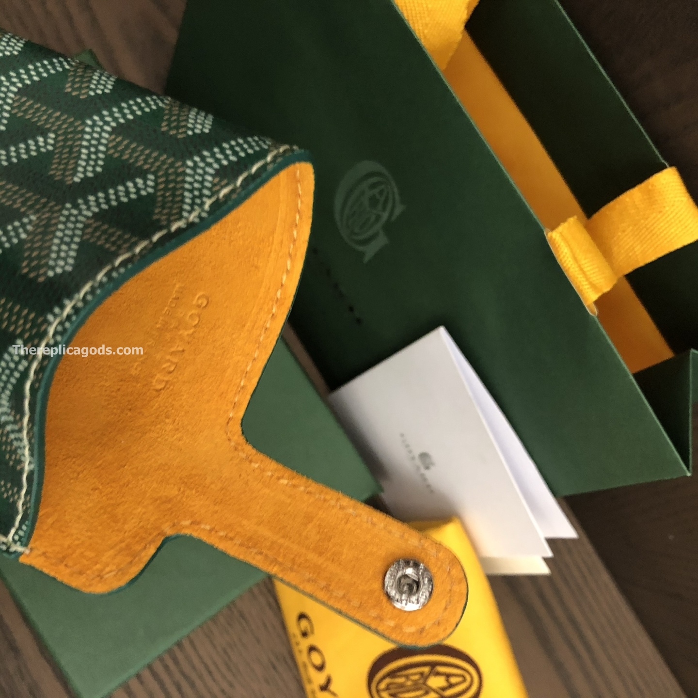 MONTMARTRE GM CASE IN GREEN