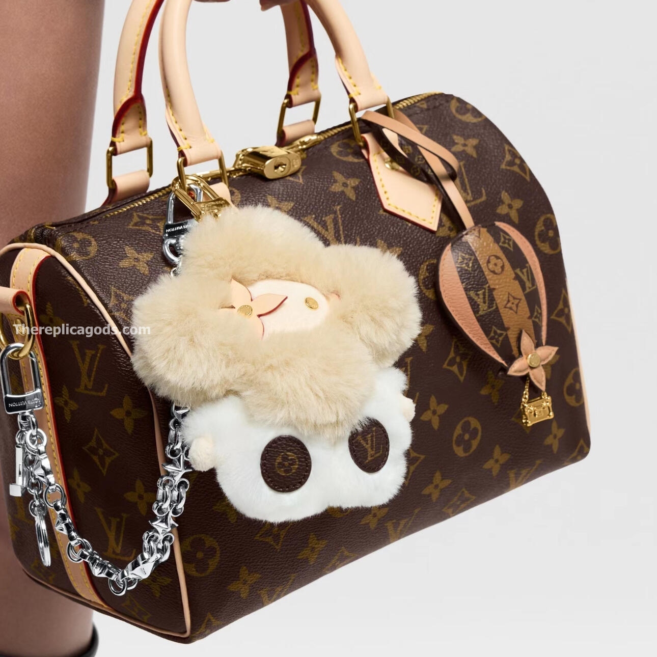 MY VIVIENNE BAG CHARM IN GREY AND WHITE M02324