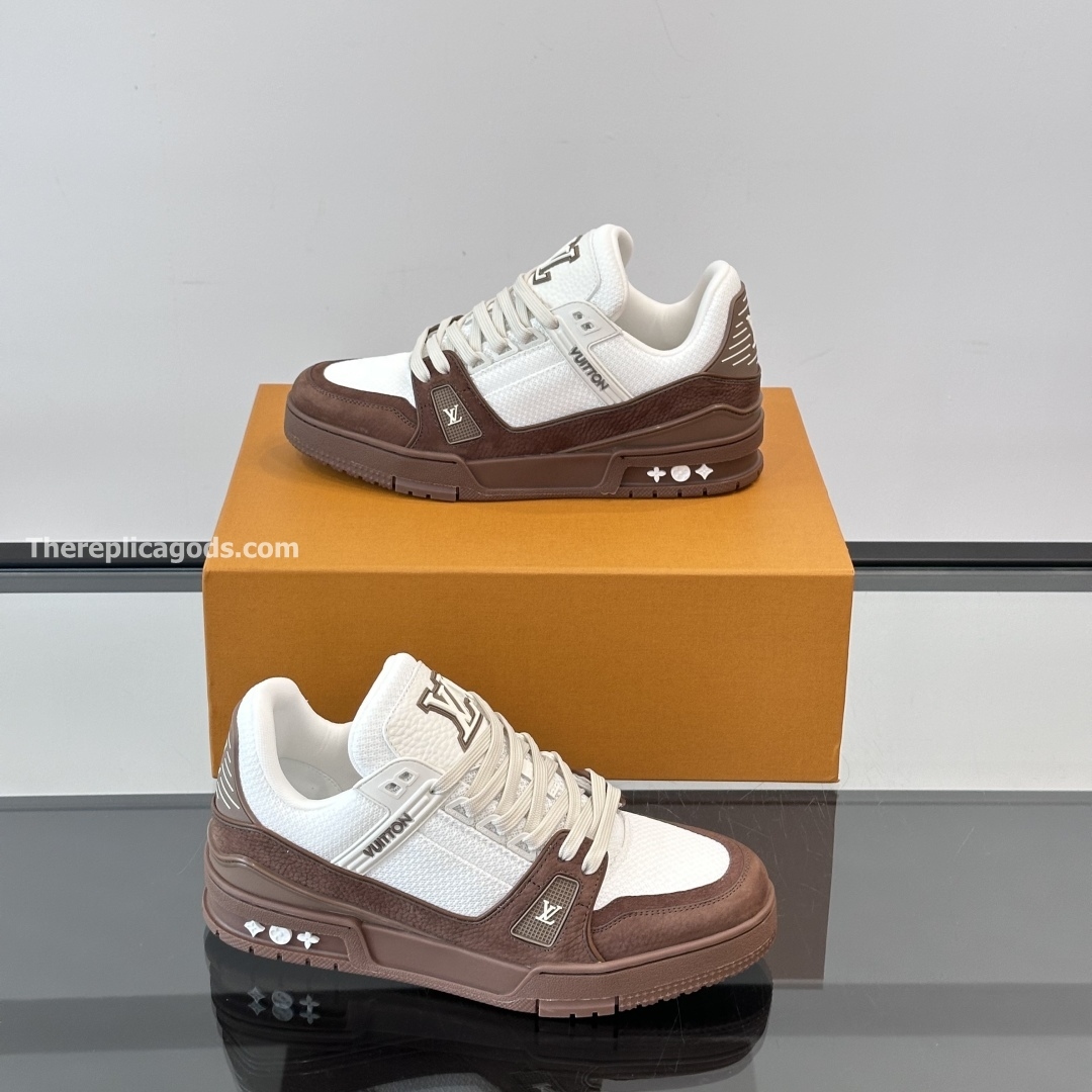 TRAINER SNEAKERS IN BROWN - LV945