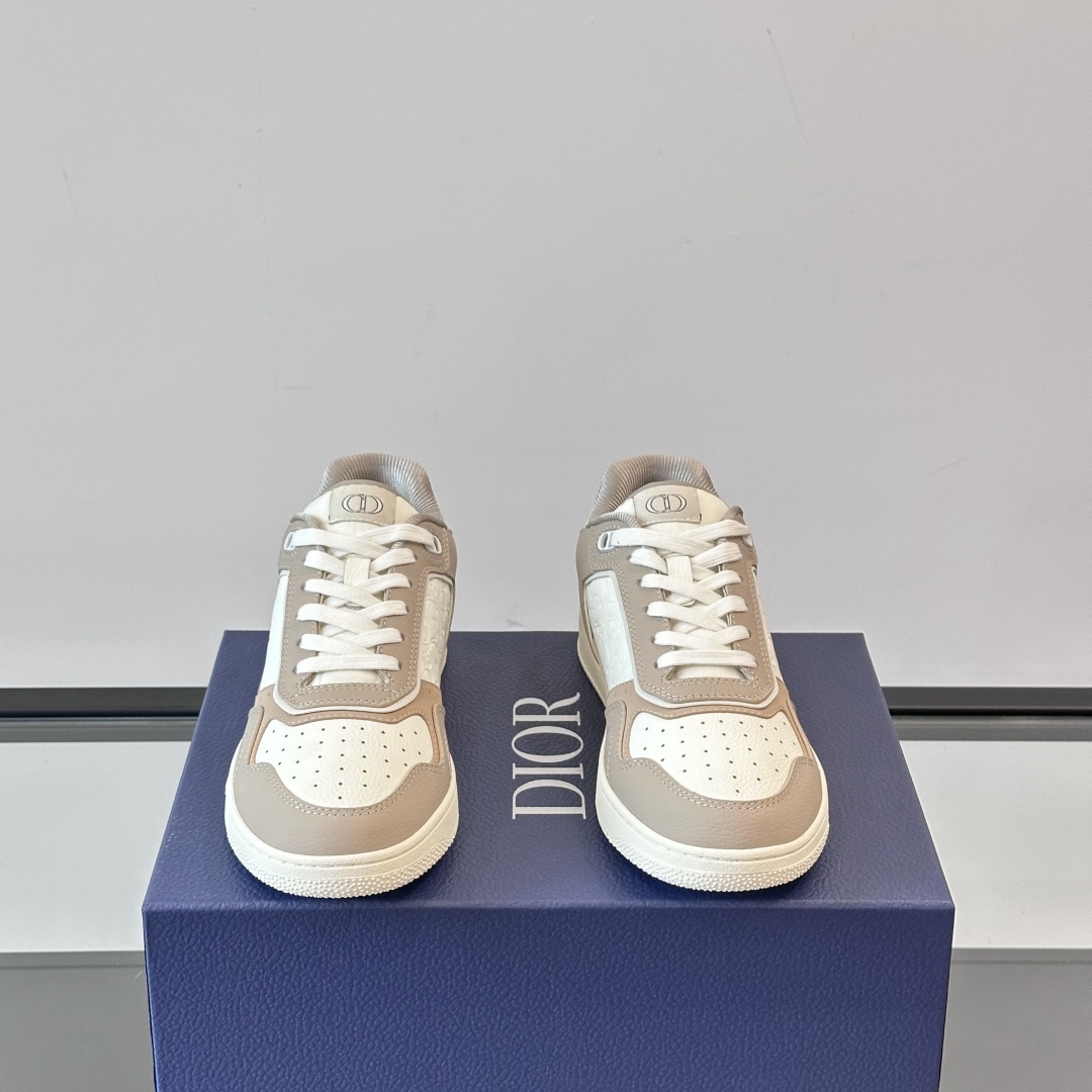 B27 UPTOWN LOW-TOP SNEAKERS BEIGE AND WHITE GRAINED CALFSKIN WITH WHITE GRAVITY LEATHER - CD412