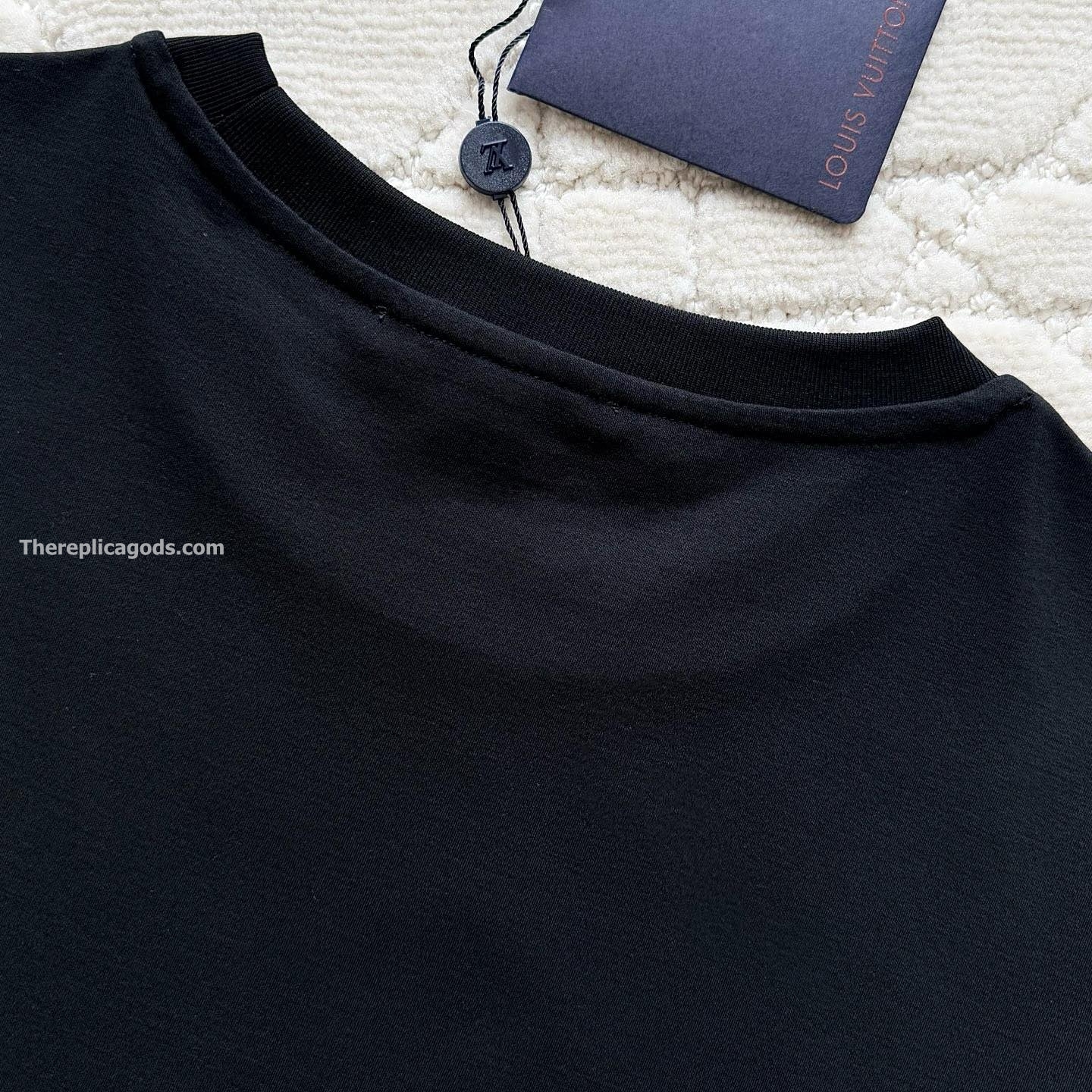 GLOW SIGNATURE T-SHIRT IN BLACK - TP559