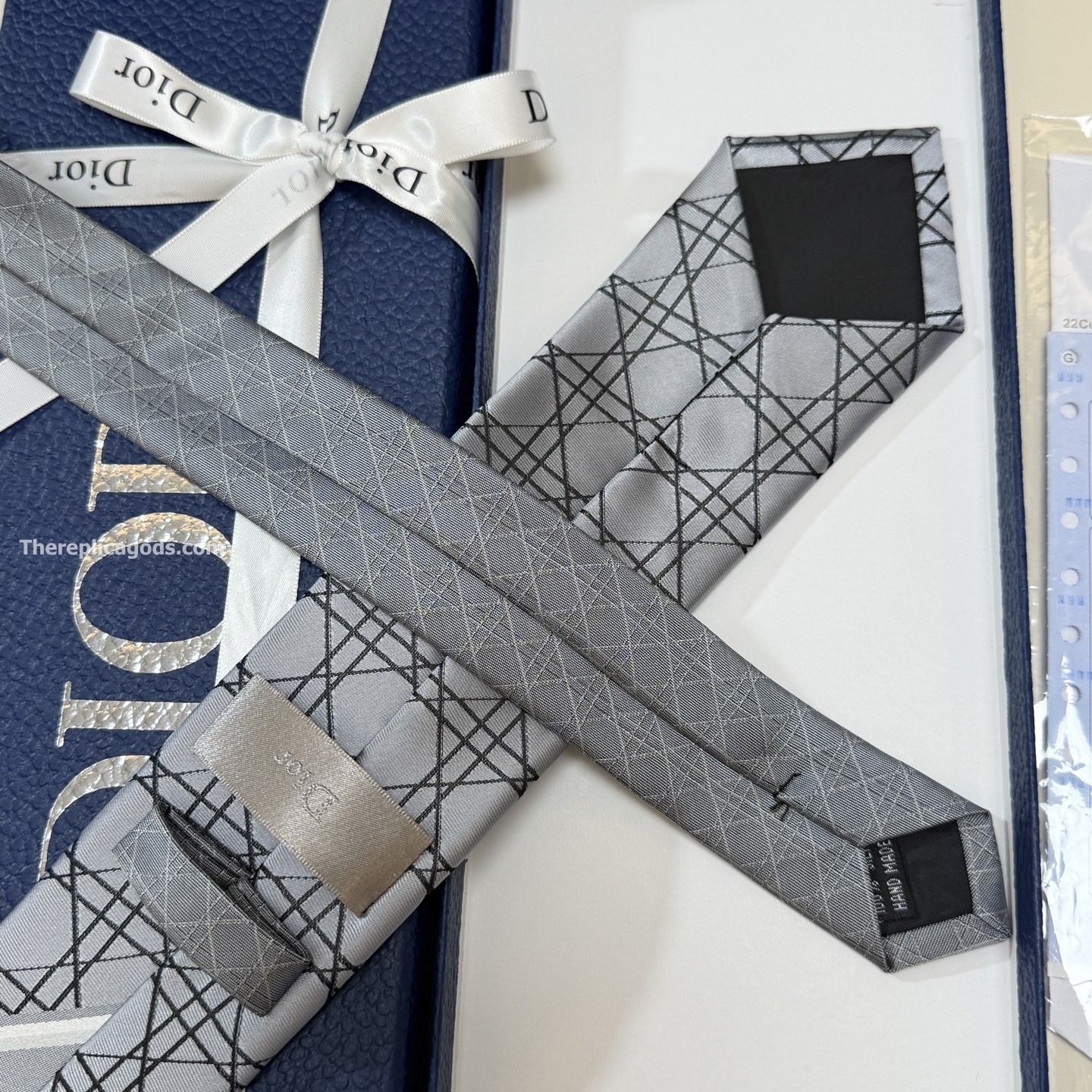 STRIPED CANNAGE TIE GRAY, WHITE AND DEEP GRAY SILK