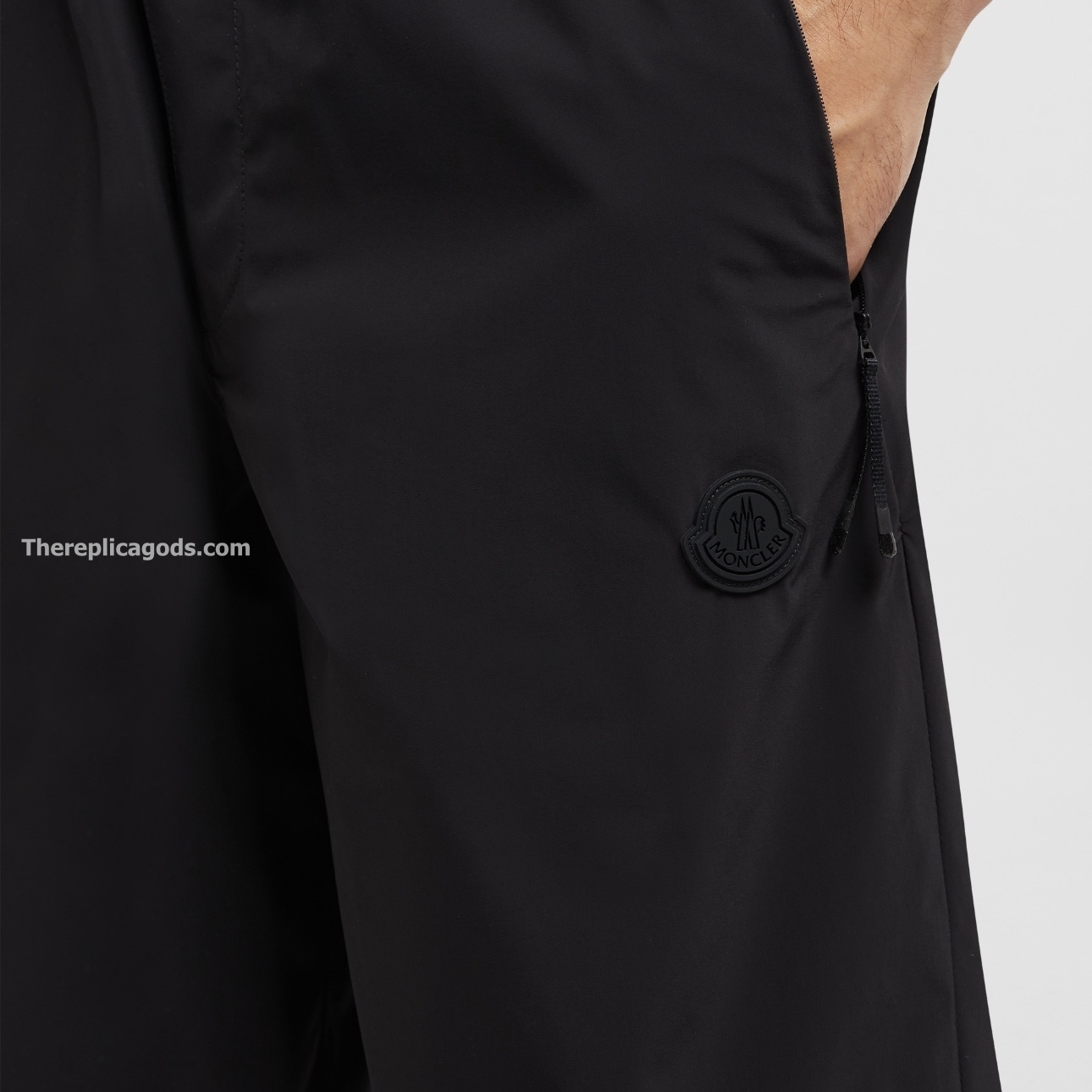 LOGO SHORTS IN BLACK - TP630