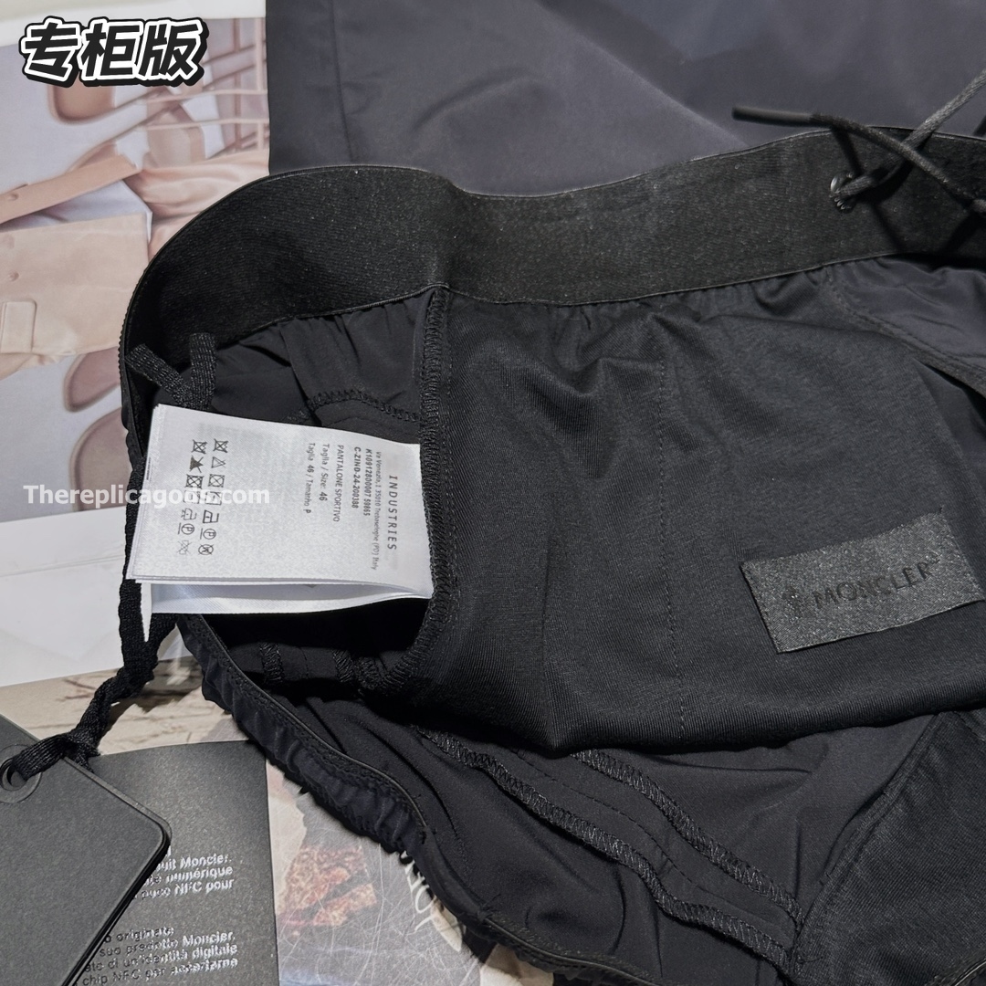 LOGO SHORTS IN BLACK - TP630