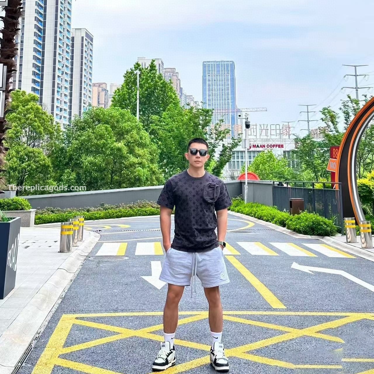 HOOK AND LOOP MONOGRAM SHORT-SLEEVE T-SHIRT IN GREY - TP646