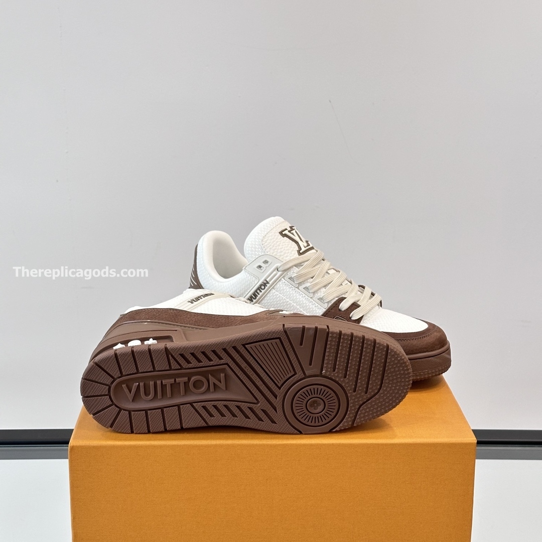 TRAINER SNEAKERS IN BROWN - LV945