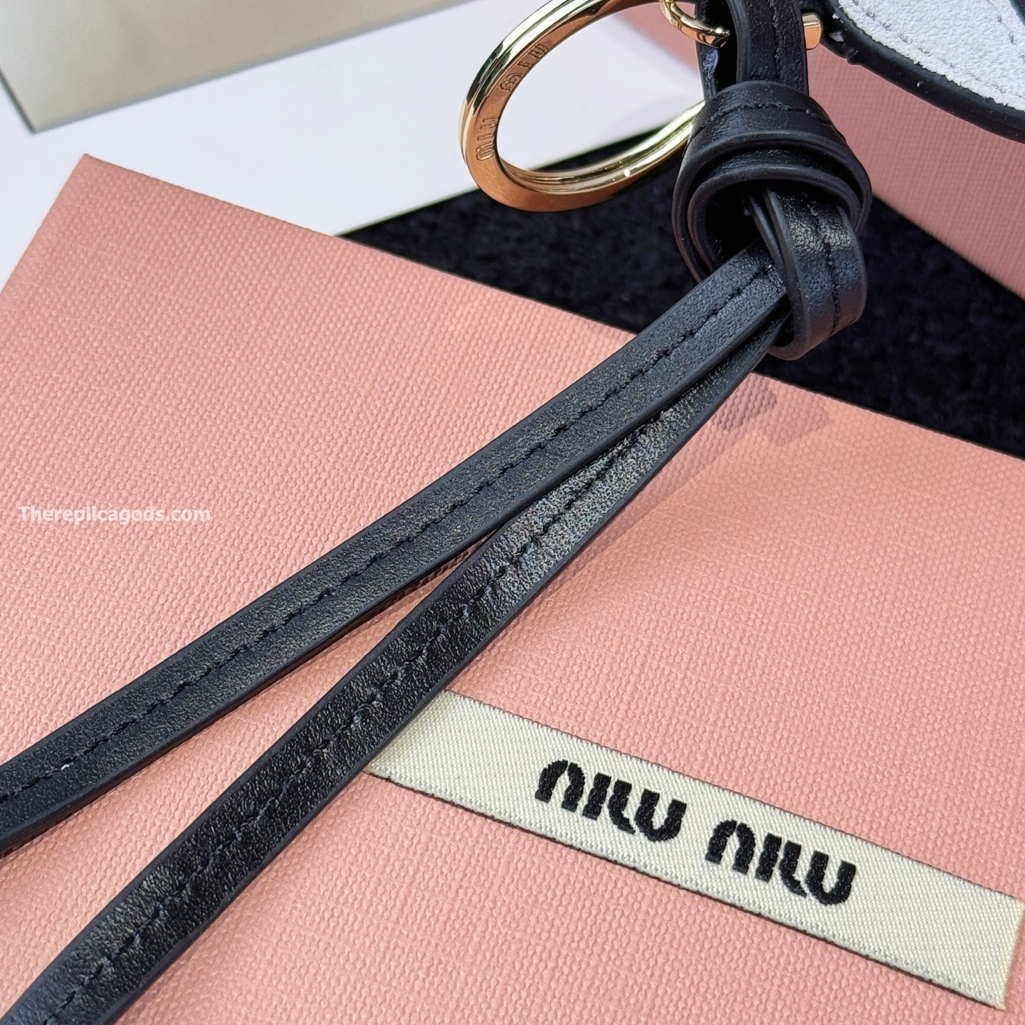 LEATHER SHIRT KEYCHAIN IN GREY