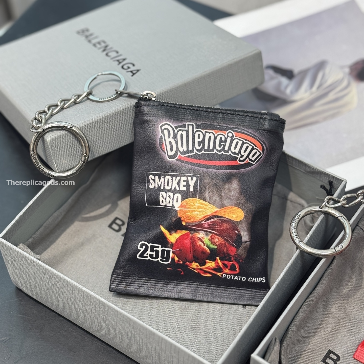 CHARM/KEYCHAIN CHIPS IN BLACK