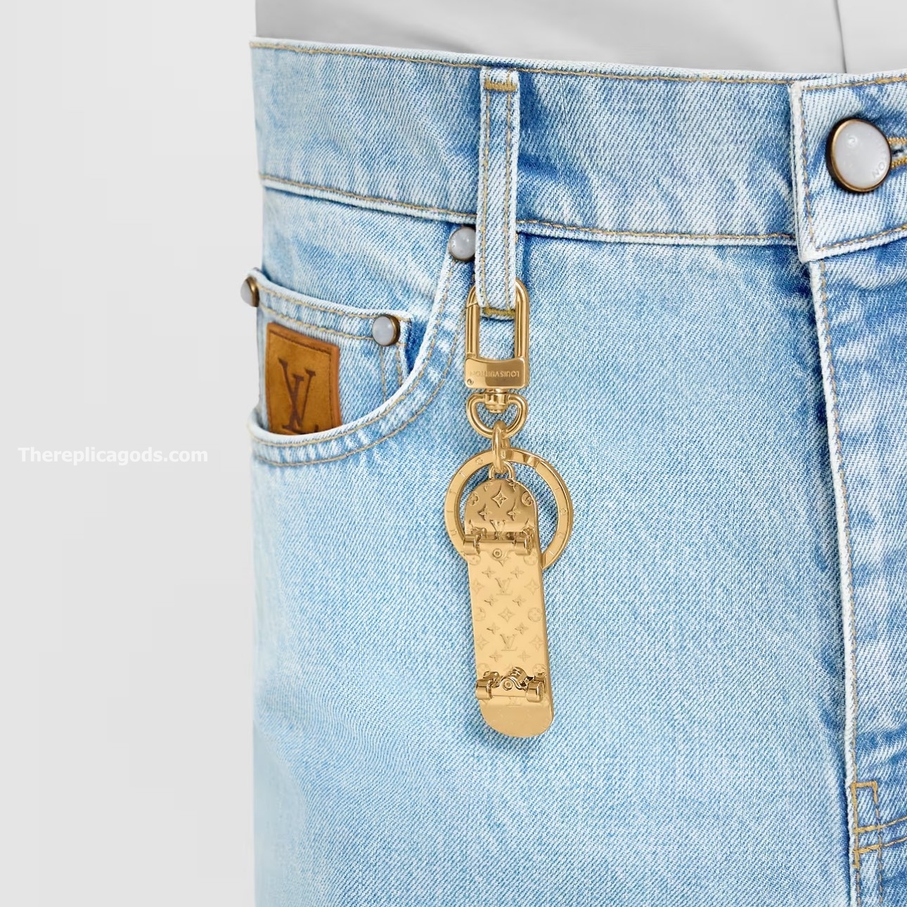 SKATE KEY HOLDER AND BAG CHARM M02187