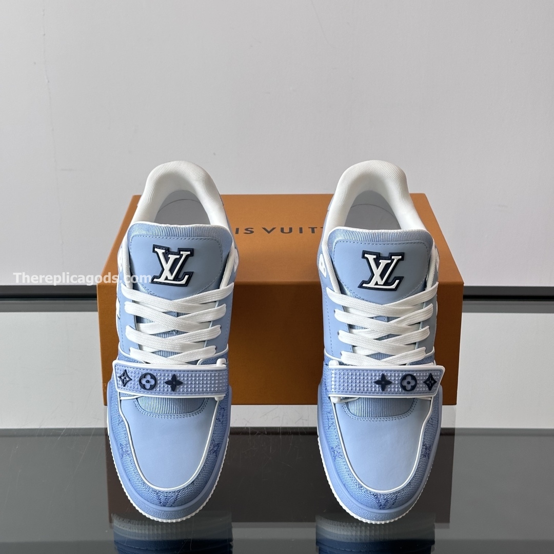 TRAINER SNEAKERS IN LIGHT BLUE - LV956