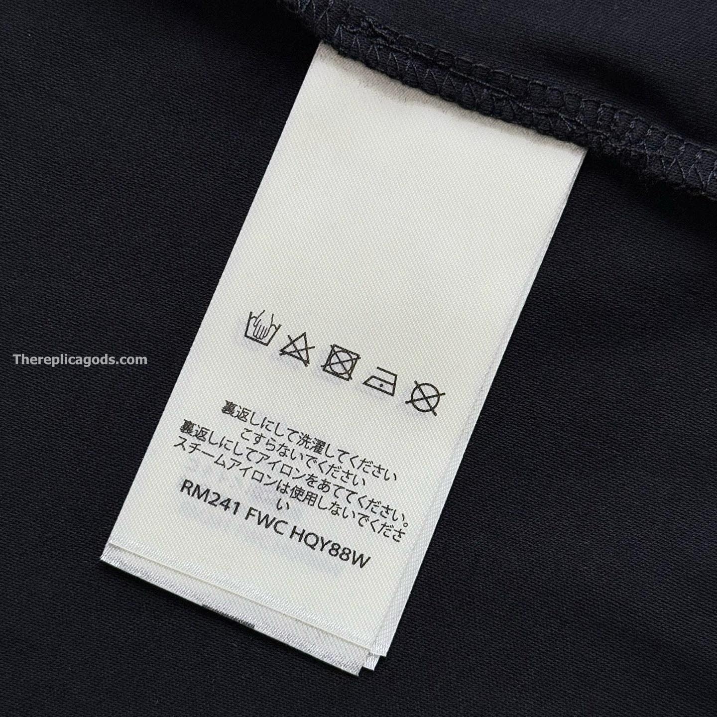 GLOW SIGNATURE T-SHIRT IN BLACK - TP559
