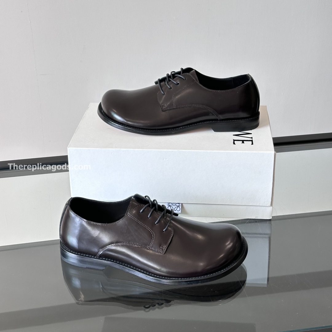 LEATHER LACE-UP SHOES IN BLACK