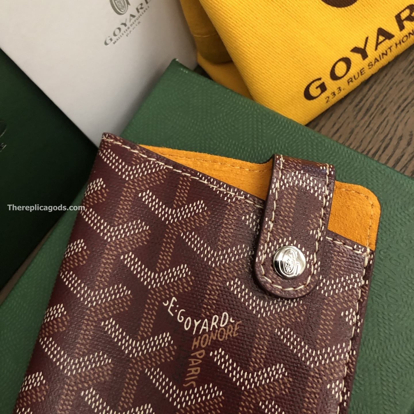 MONTMARTRE GM CASE IN BURGUNDY