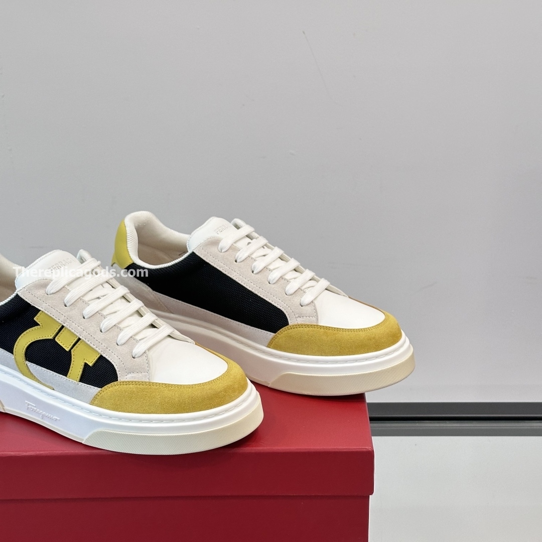 LOW TOP SNEAKERS WITH GANCINI OUTLINE - OW66