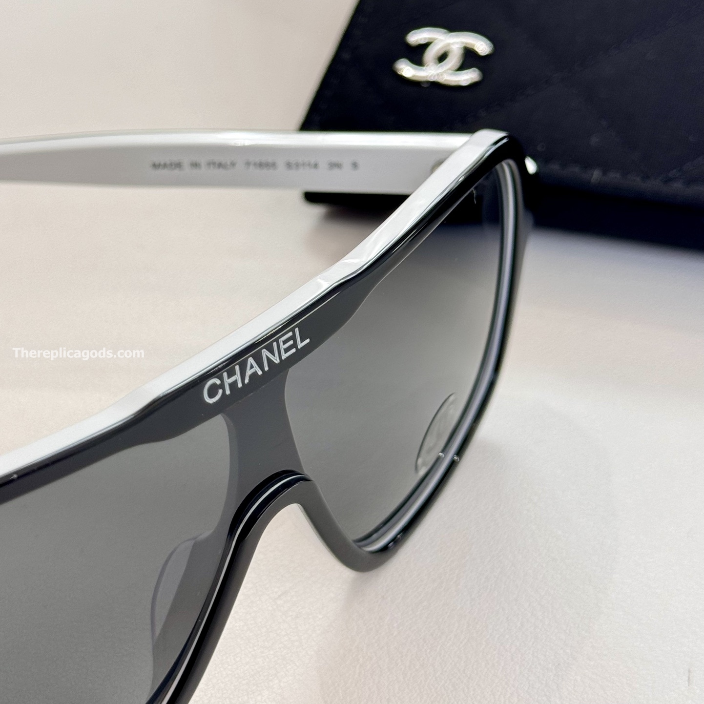 SHIELD SUNGLASSES IN GREY CH9158 - SG195