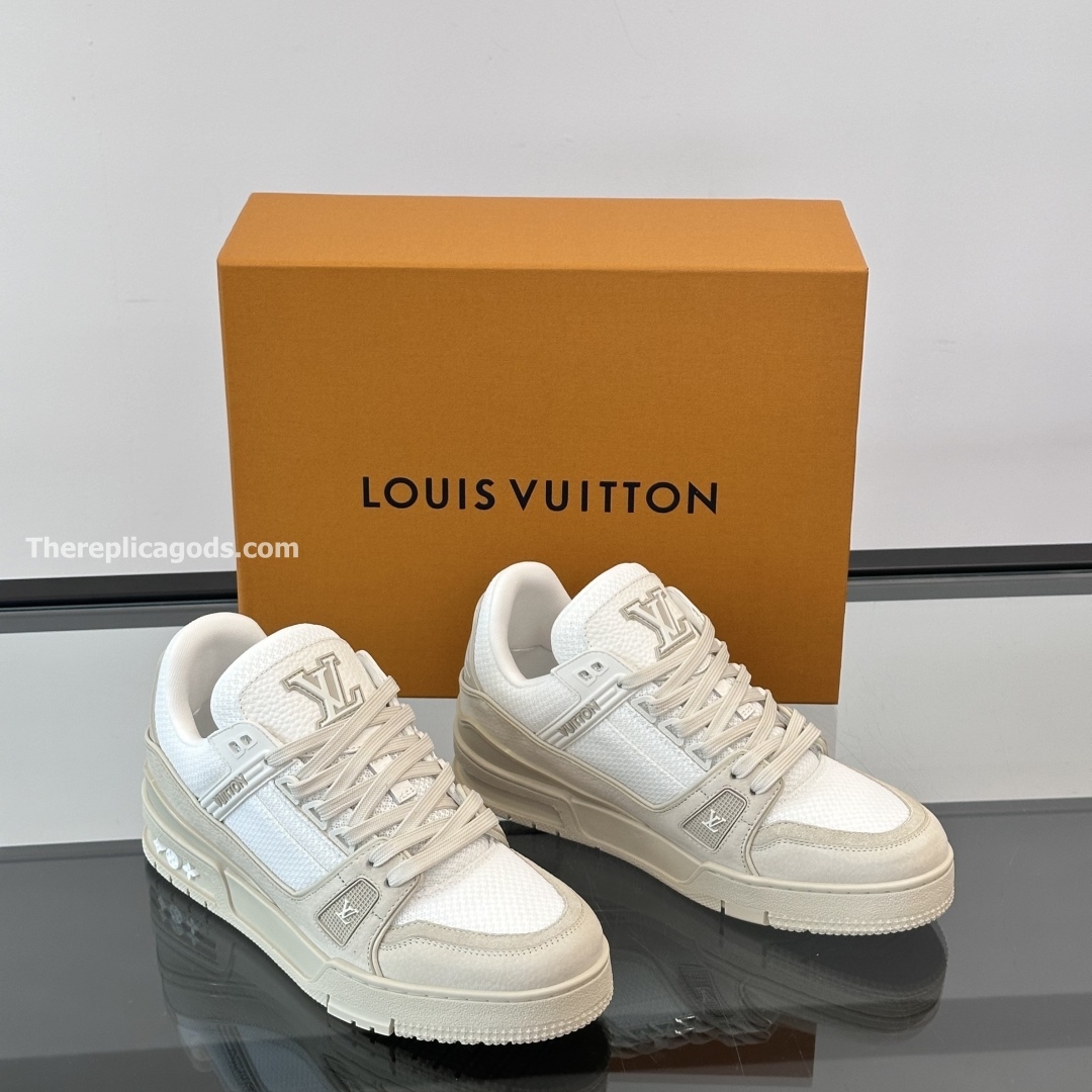 TRAINER SNEAKERS IN BEIGE - LV946