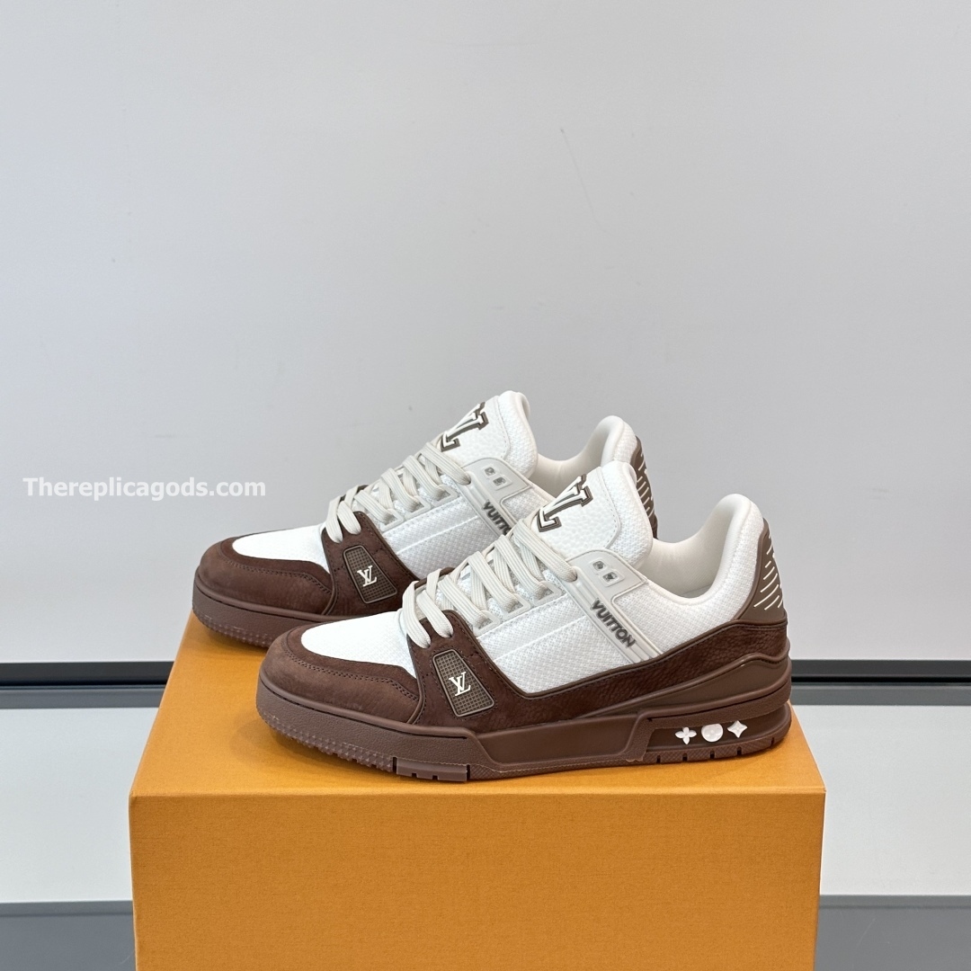 TRAINER SNEAKERS IN BROWN - LV945