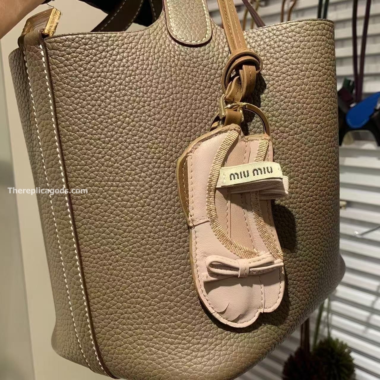 BALLET LEATHER KEYCHAIN TRICK
