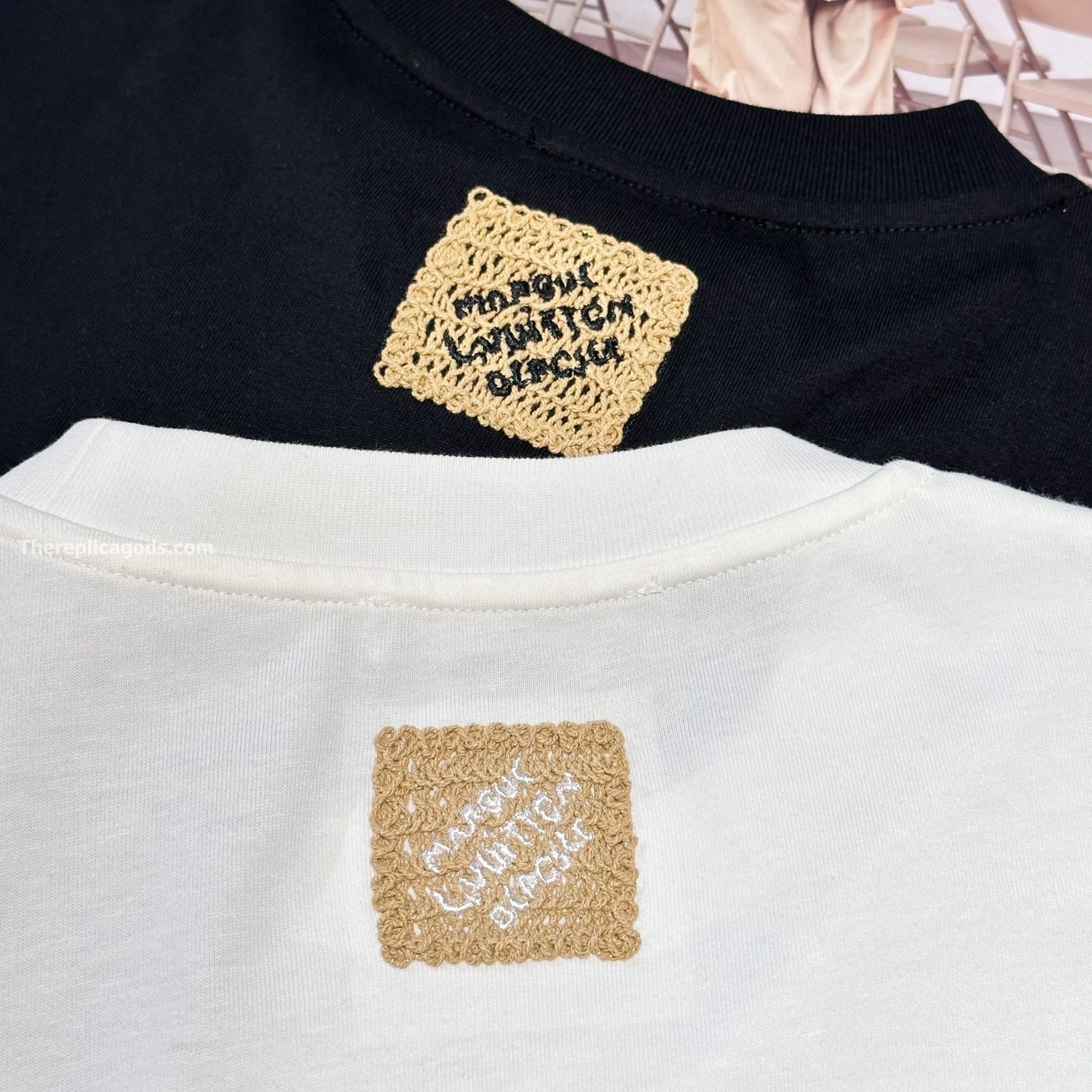 EMBROIDERED SIGNATURE T-SHIRT IN WHITE - TP663
