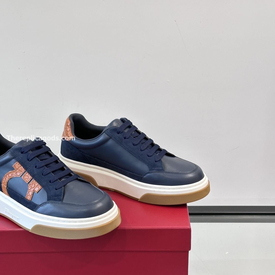 LOW TOP SNEAKERS WITH GANCINI OUTLINE - OW67