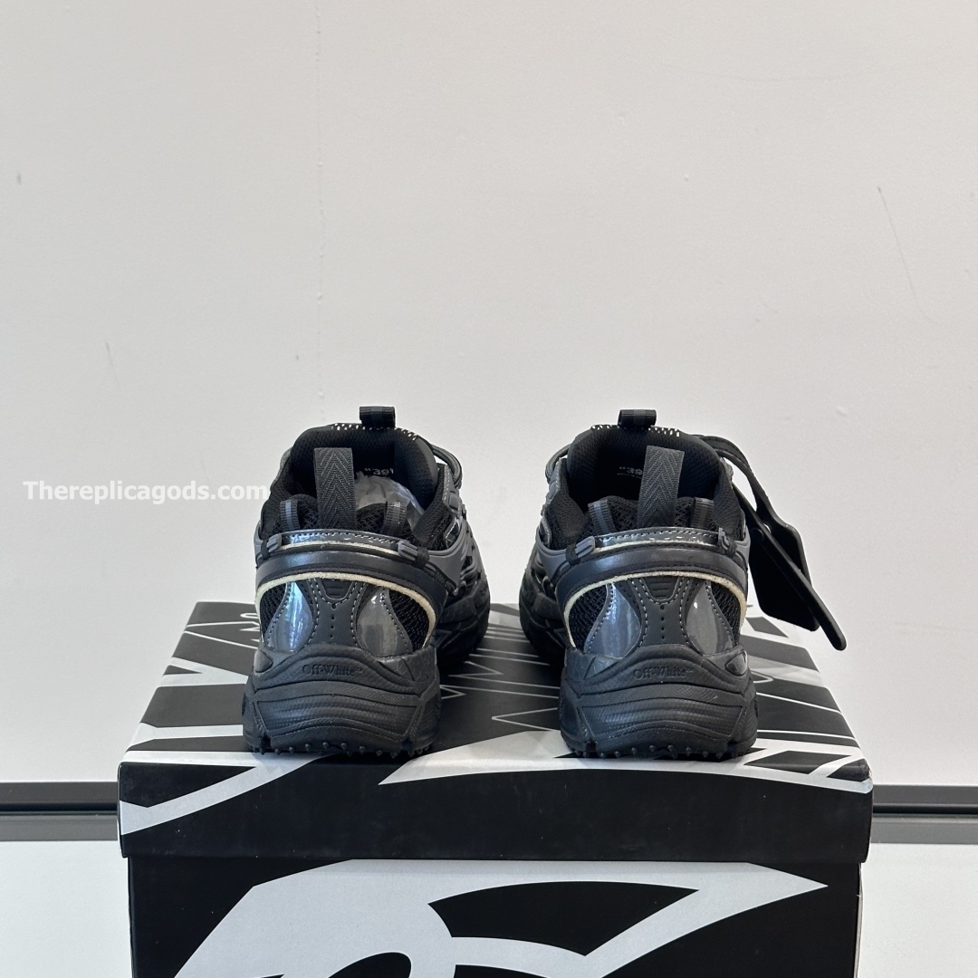 BE RIGHT BACK SNEAKERS IN BLACK - OW63