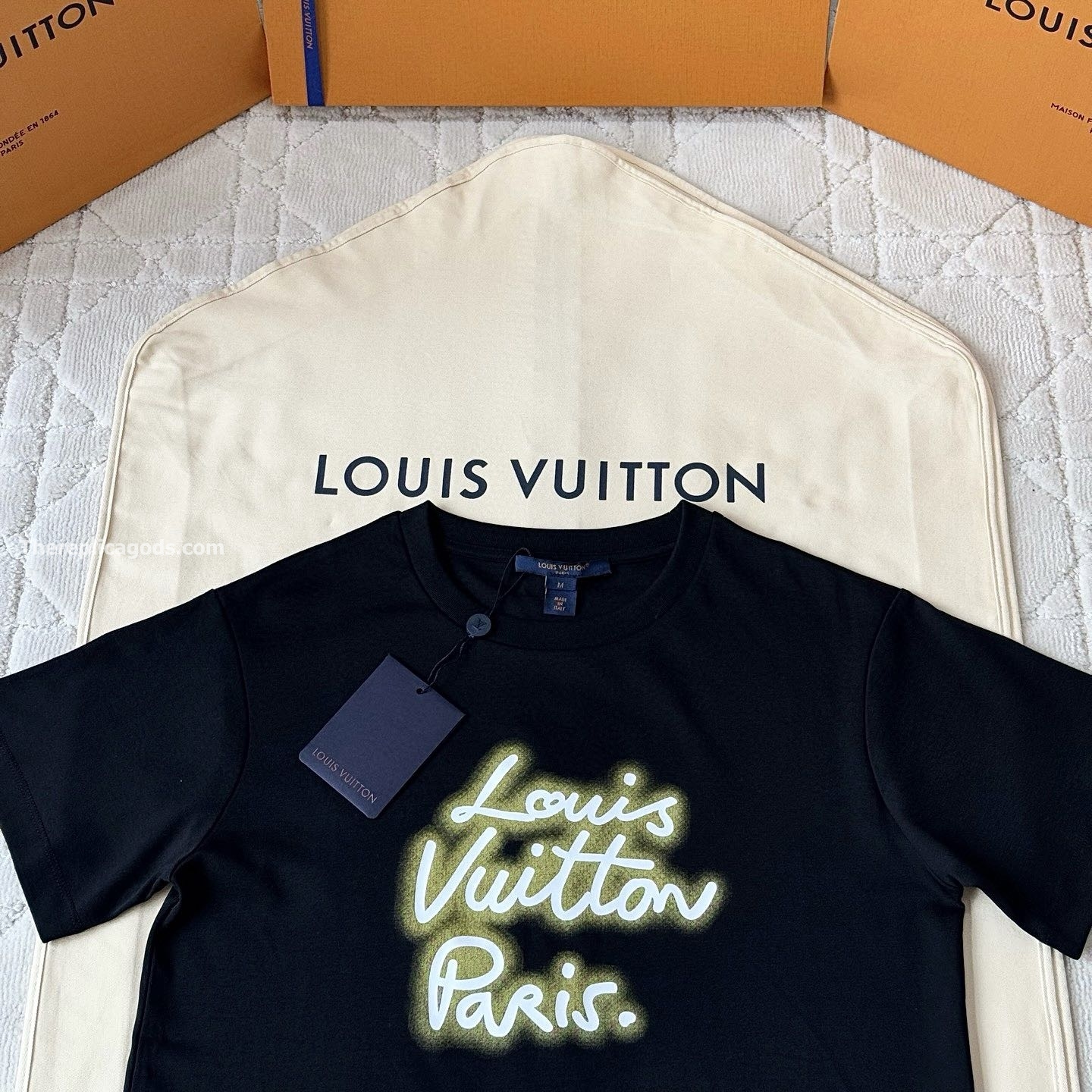 GLOW SIGNATURE T-SHIRT IN BLACK - TP559