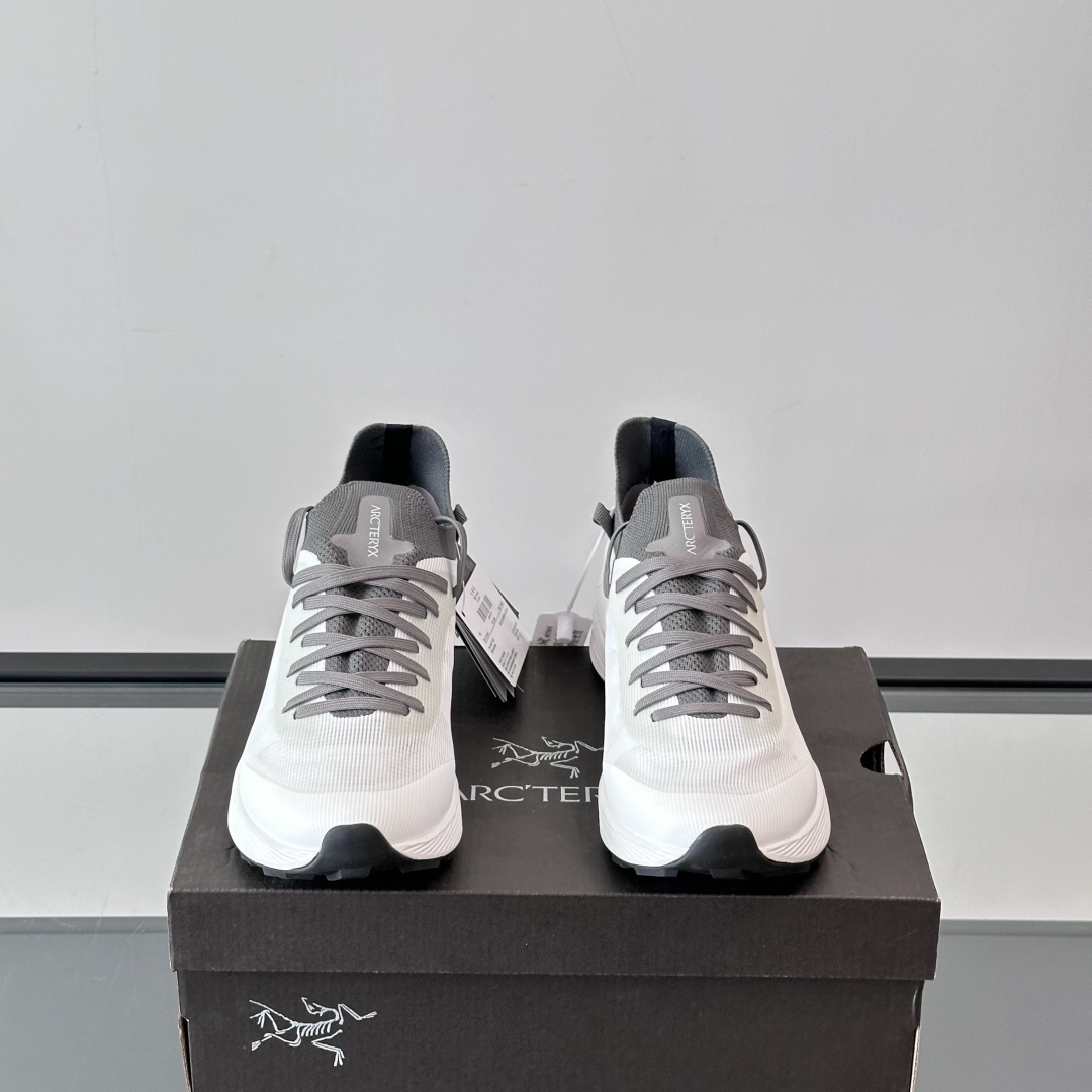 NORVAN SL 3 SNEAKERS IN WHITE AND GREY