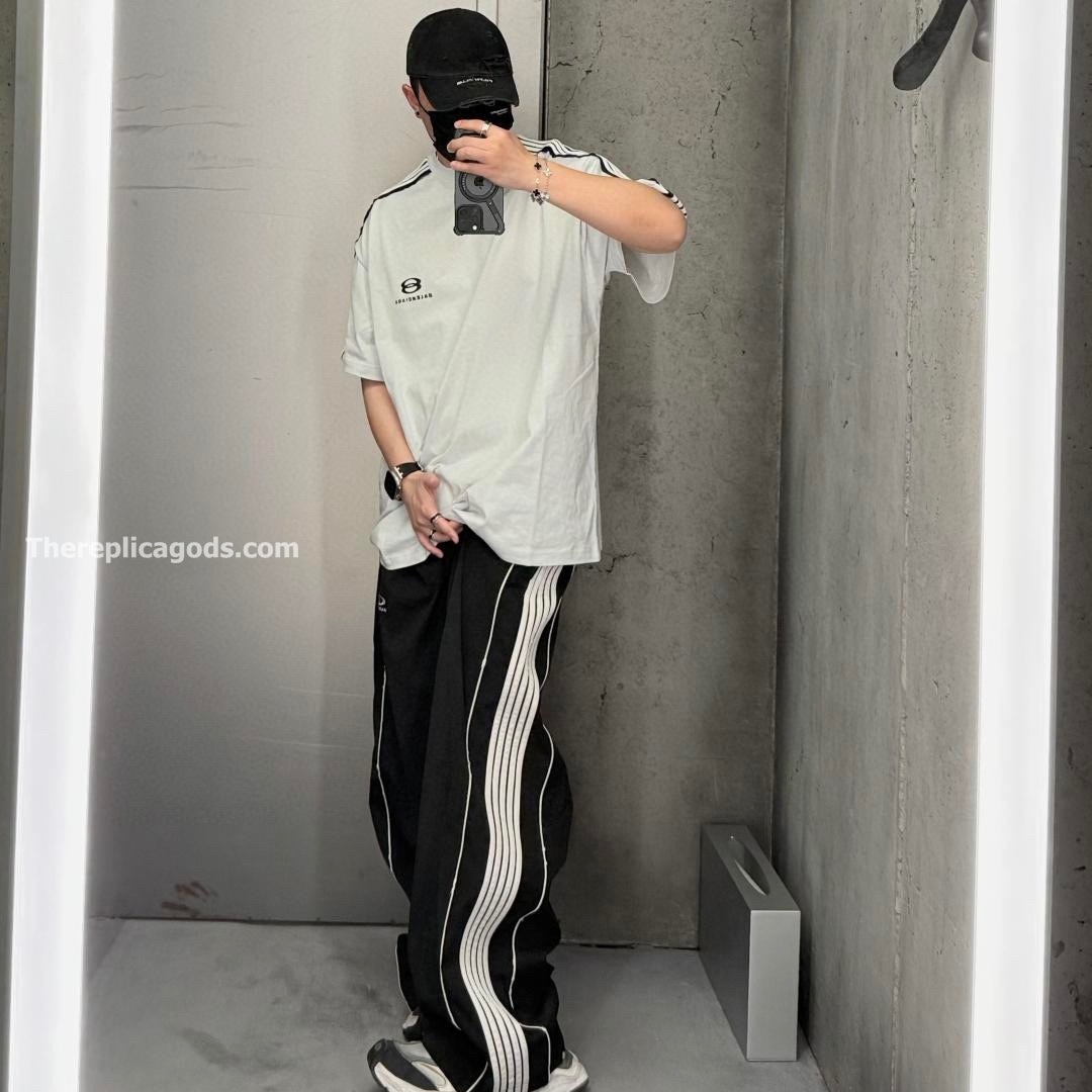 UNITY SPORTS ICON OVERSIZED T-SHIRT IN FADED WHITE - TP596