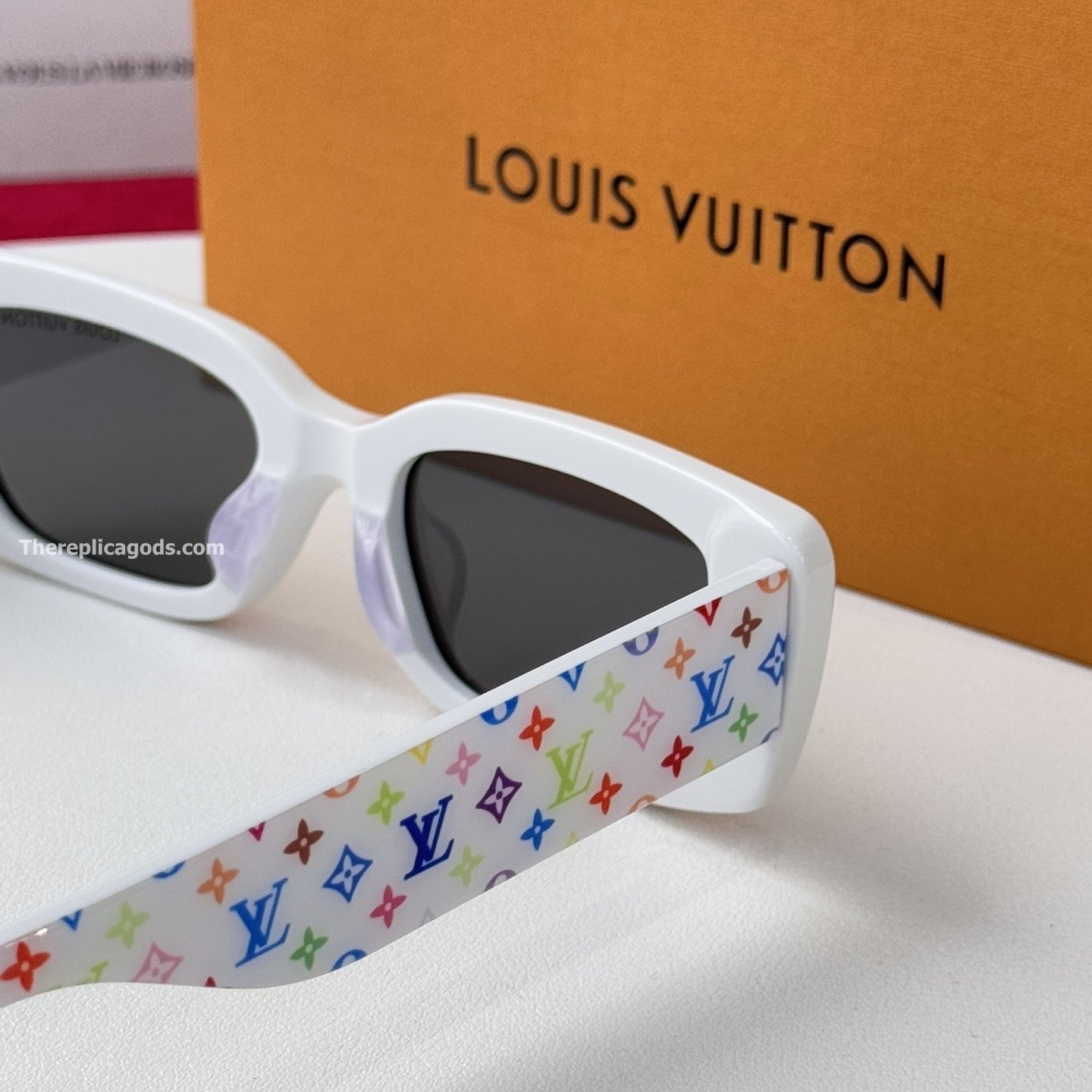 X TM MULTIGRAM CAT EYE SUNGLASSES IN WHITE Z2709W - SG192
