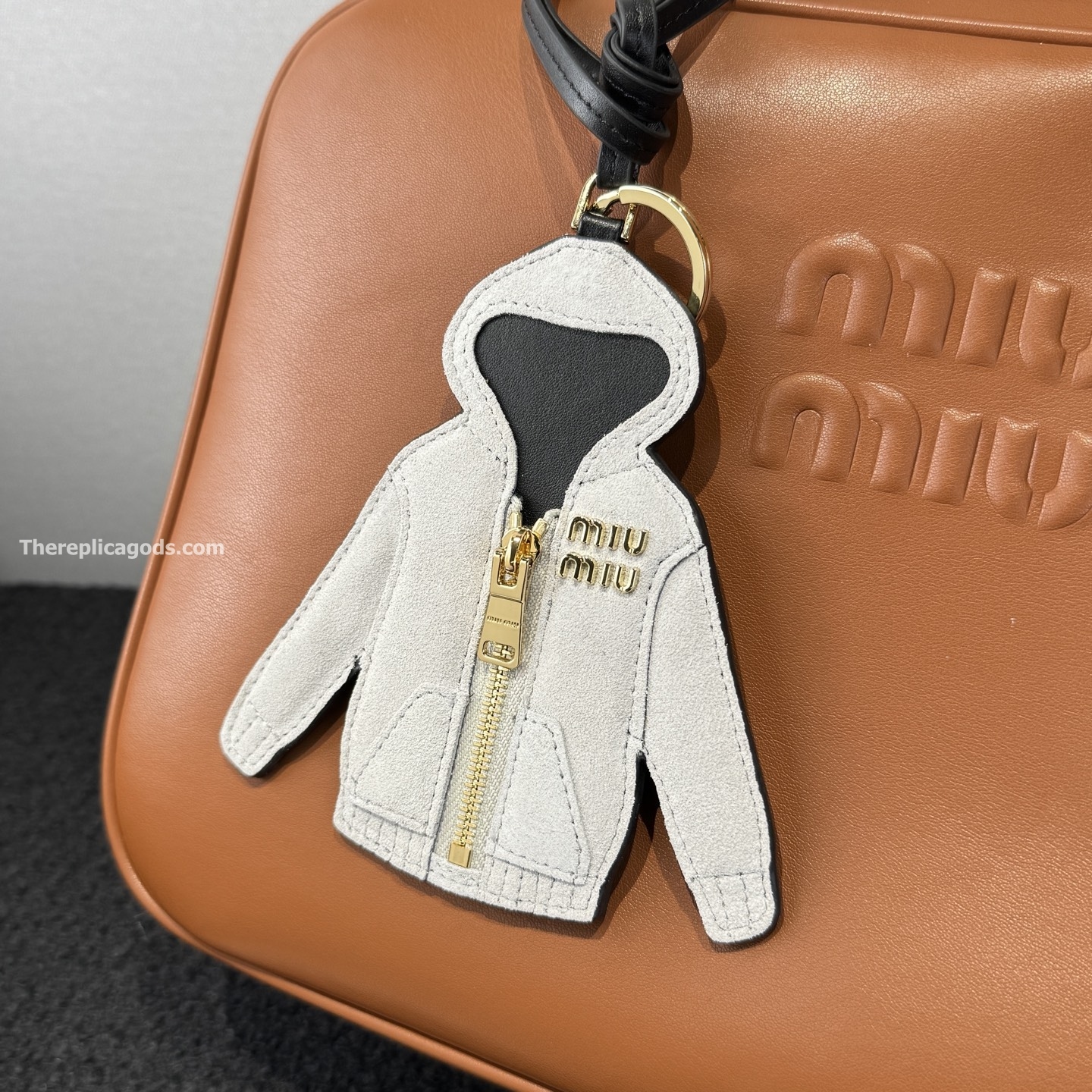 LEATHER SHIRT KEYCHAIN IN GREY