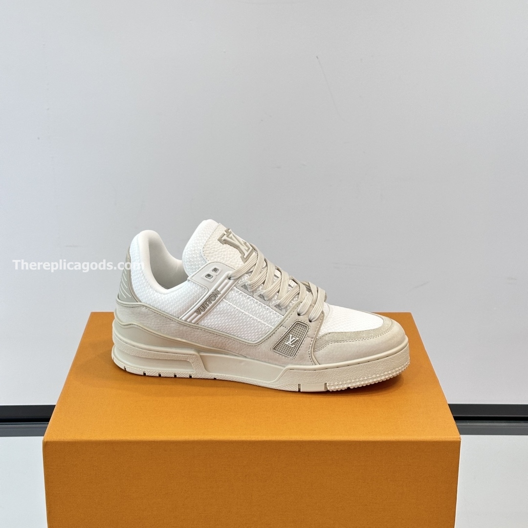 TRAINER SNEAKERS IN BEIGE - LV946