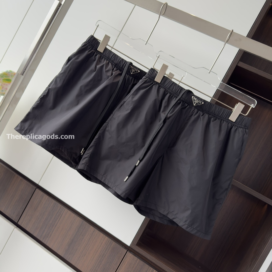 NYLON SHORTS IN BLACK - TP645