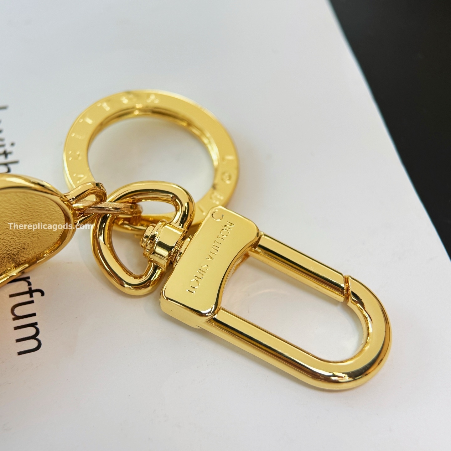 SKATE KEY HOLDER AND BAG CHARM M02187