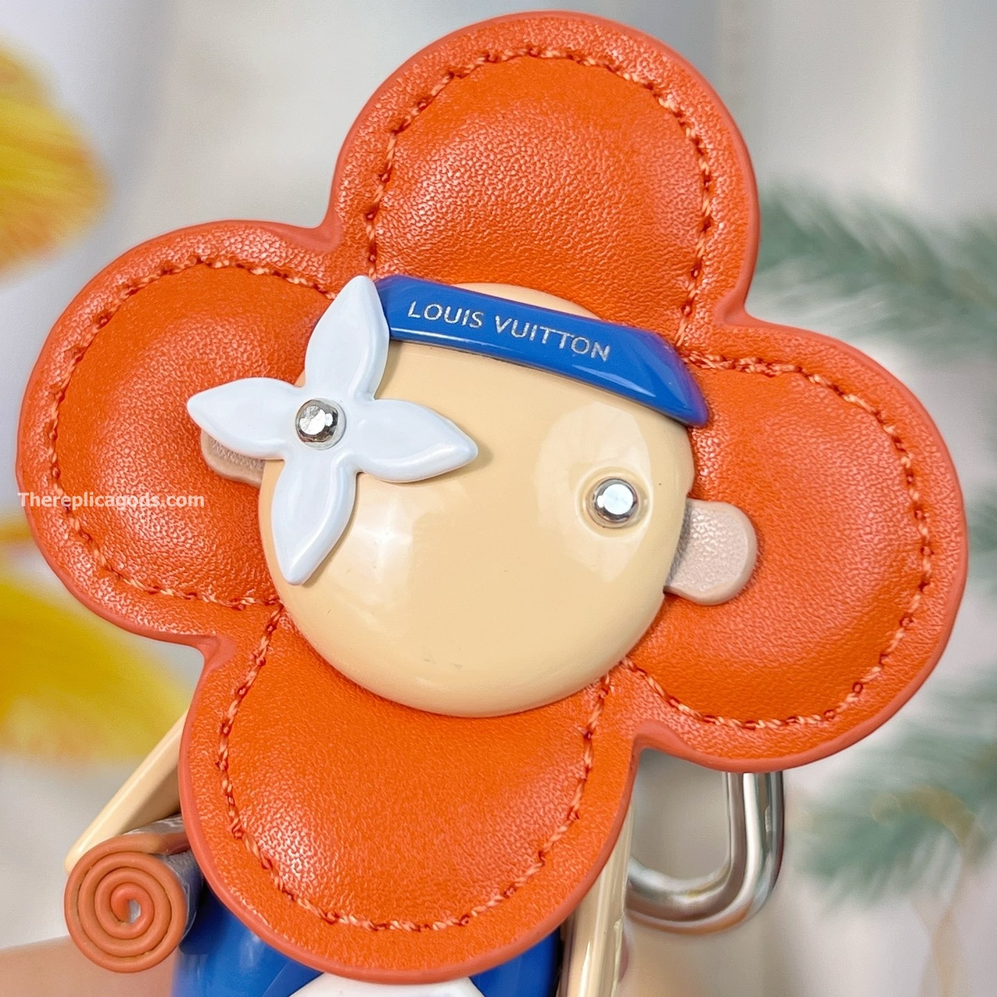 VIVIENNE GYM BAG CHARM AND KEY HOLDER M01198