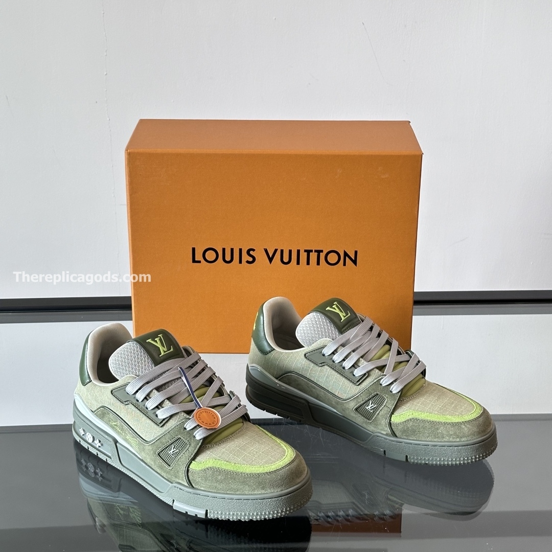 TRAINER SNEAKERS IN GREEN - LV935