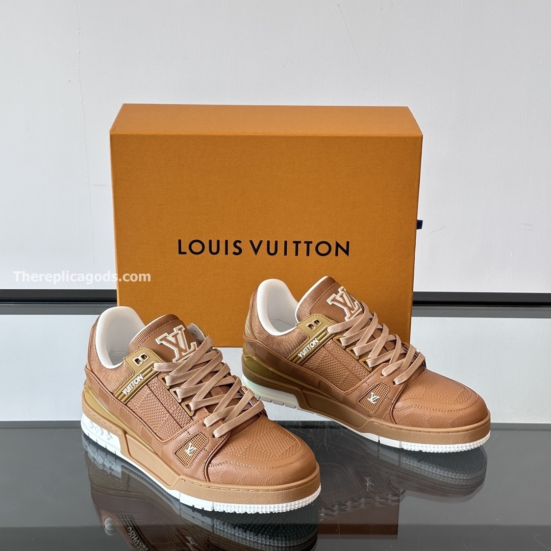 TRAINER SNEAKERS IN BROWN - LV936