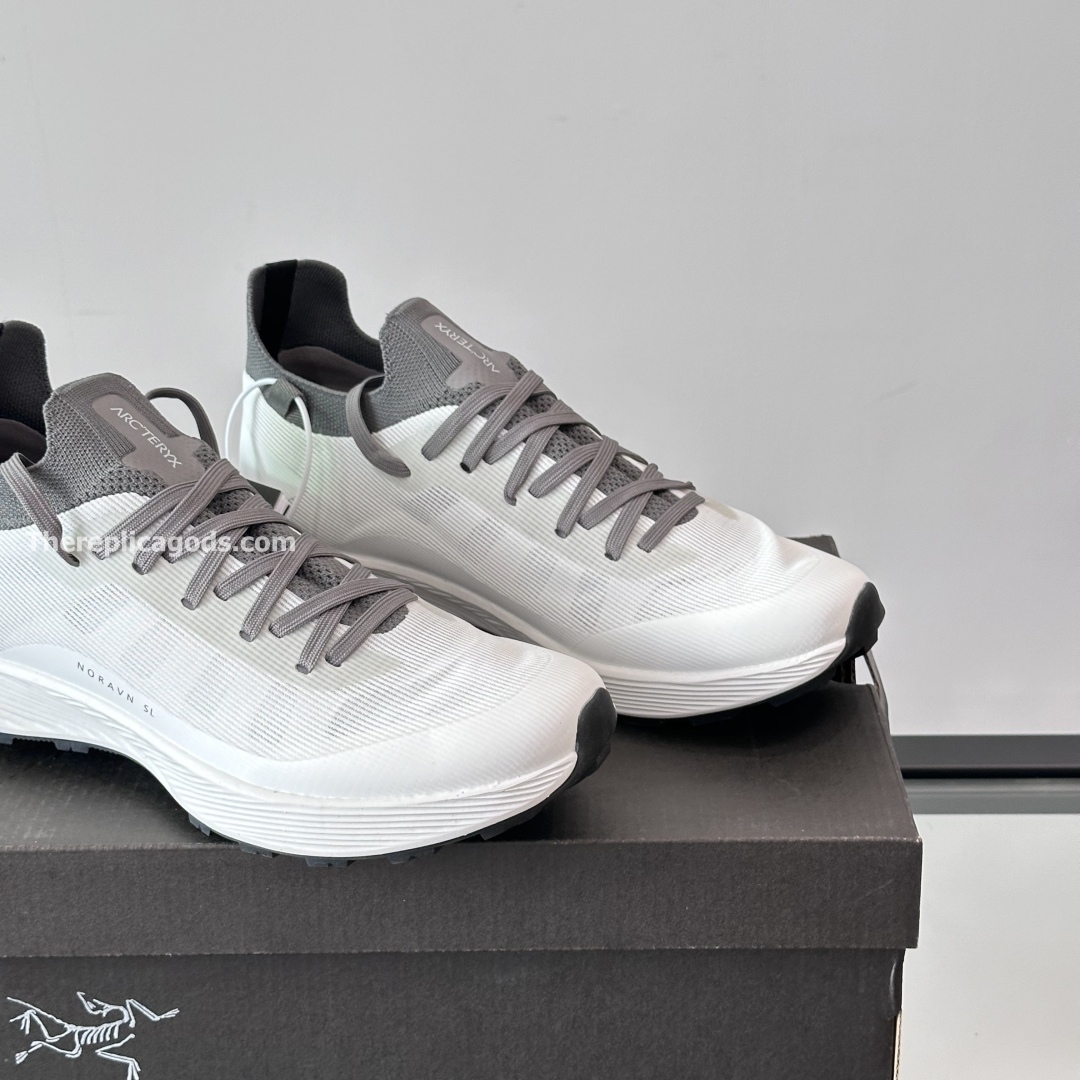 NORVAN SL 3 SNEAKERS IN WHITE AND GREY