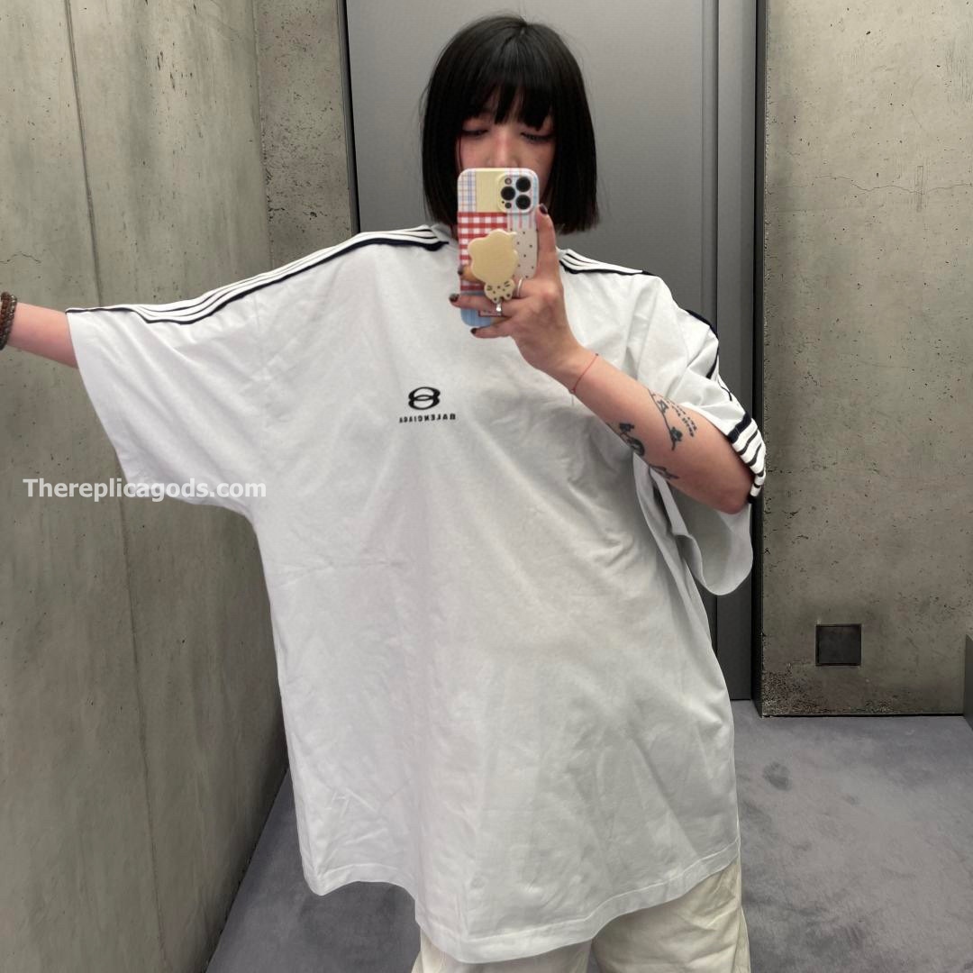 UNITY SPORTS ICON OVERSIZED T-SHIRT IN FADED WHITE - TP596
