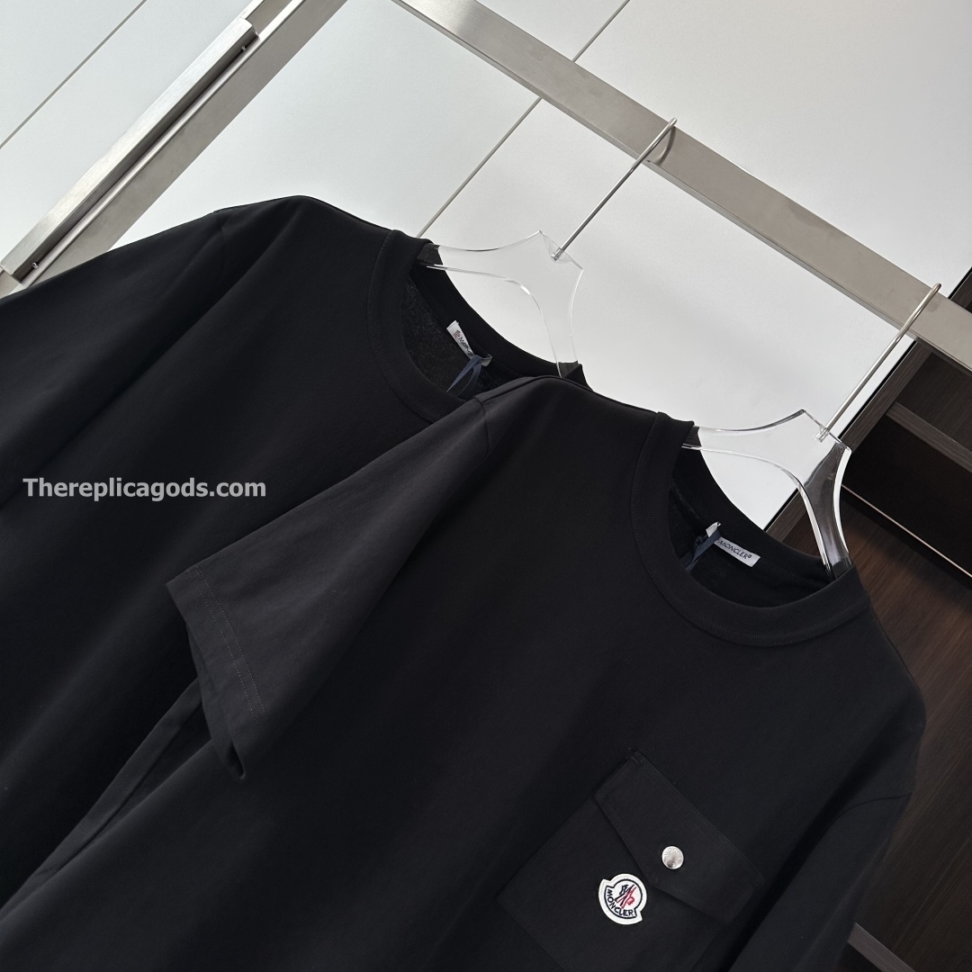 FRONT POCKET LOGO T-SHIRT IN BLACK - TP590
