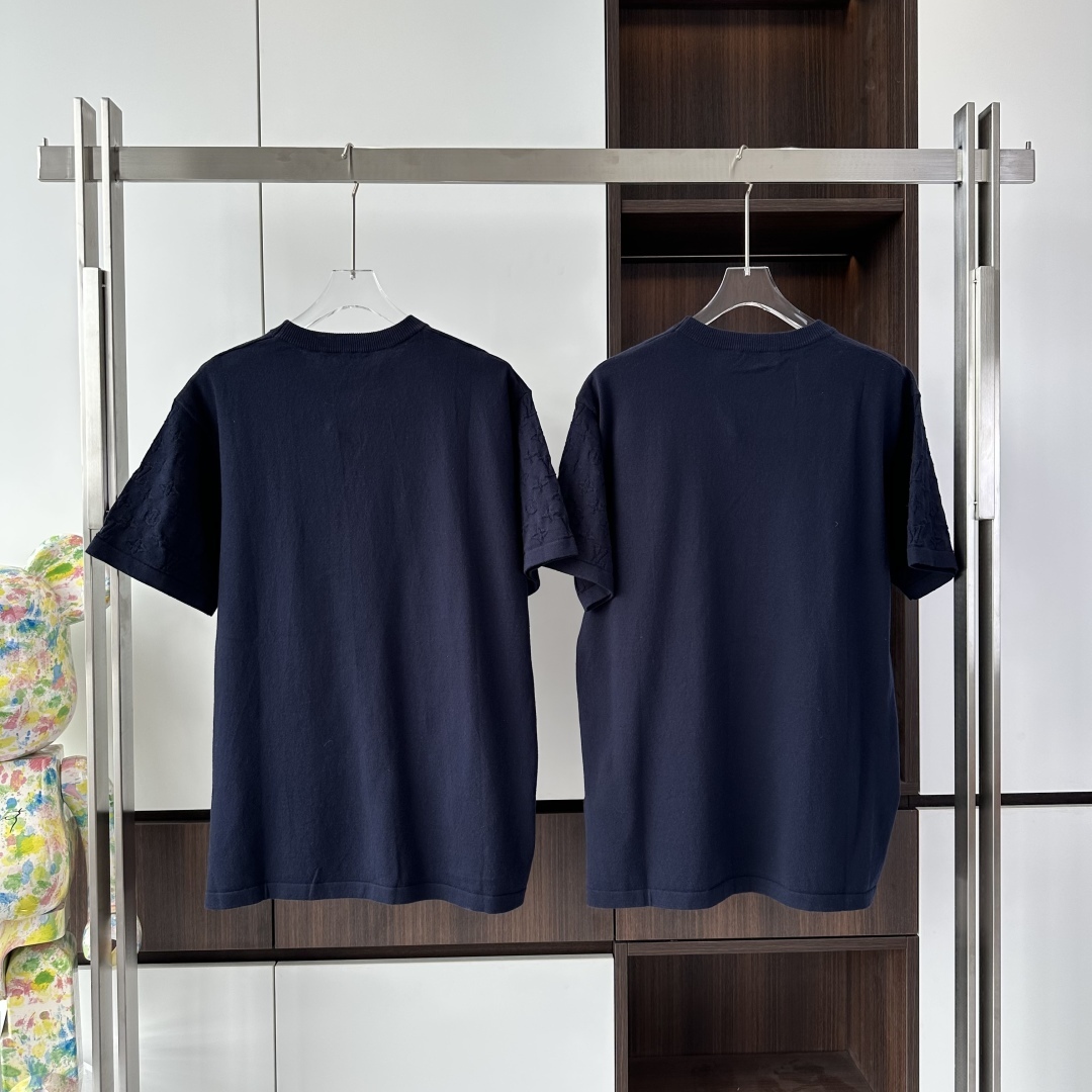 SHORT SLEEVED COTTON CREWNECK IN DEEP BLACK - TP587