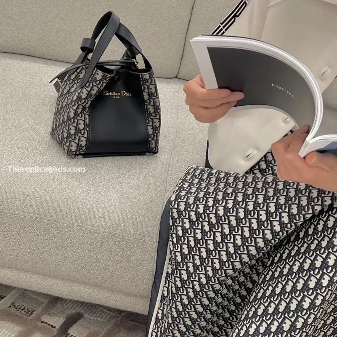 SMALL SIGNATURE BUCKET BAG BLUE OBLIQUE JACQUARD AND SMOOTH CALFSKIN