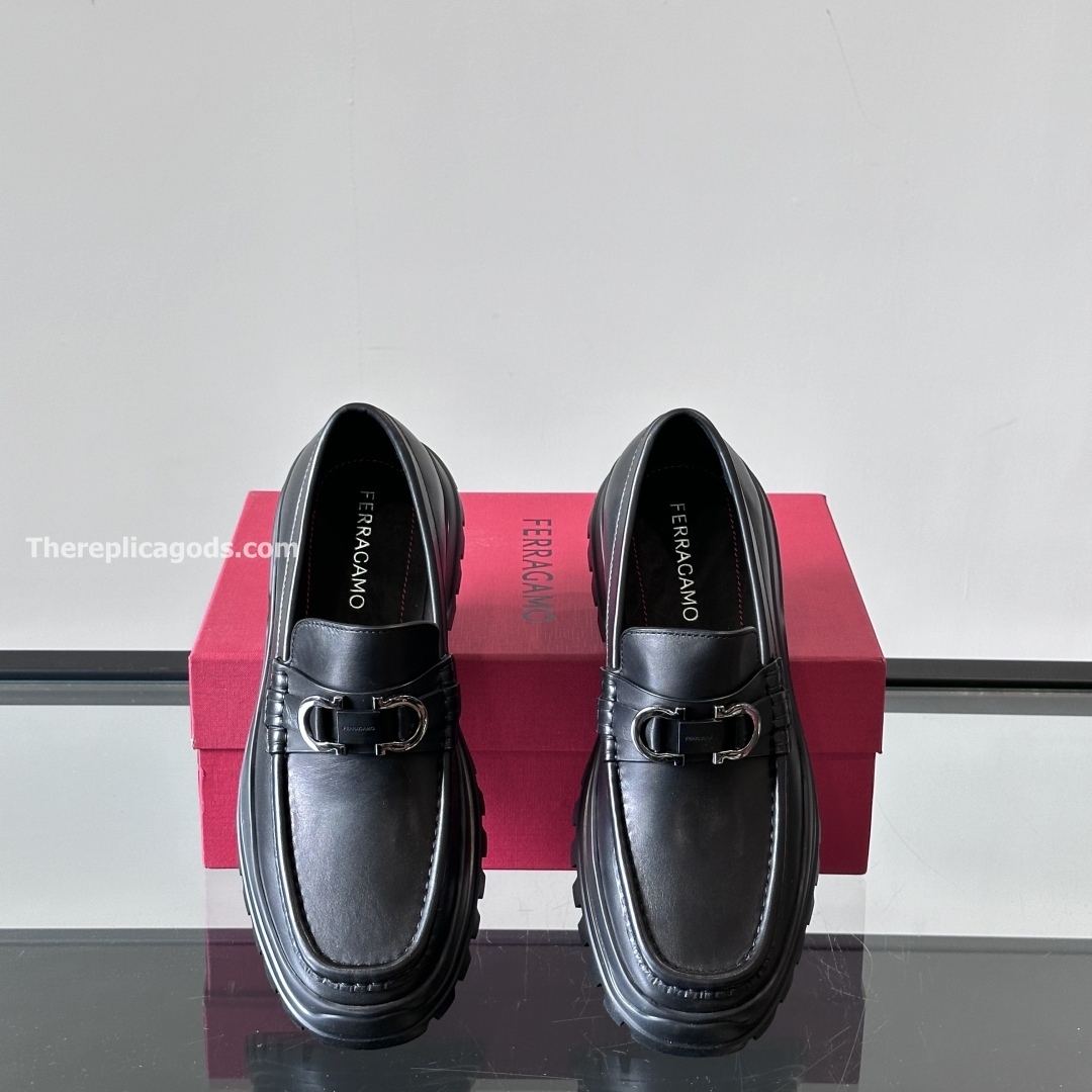 LEATHER LOAFERS IN BLACK - SF78