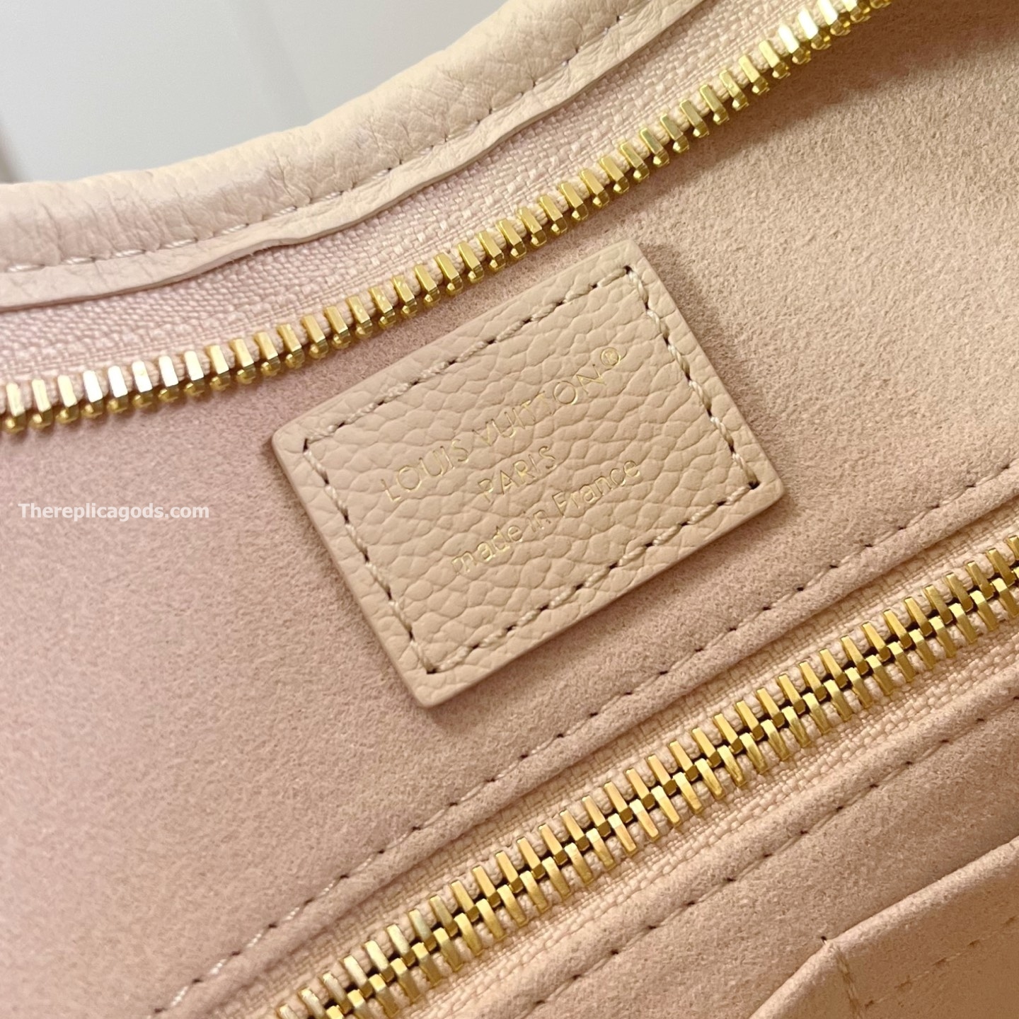 CARRYALL PM BAG SAND GRAINED COWHIDE LEATHER M14321
