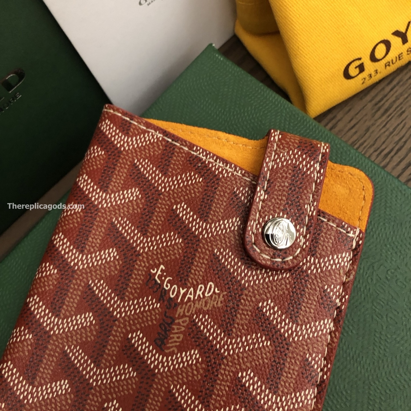 MONTMARTRE GM CASE IN RED