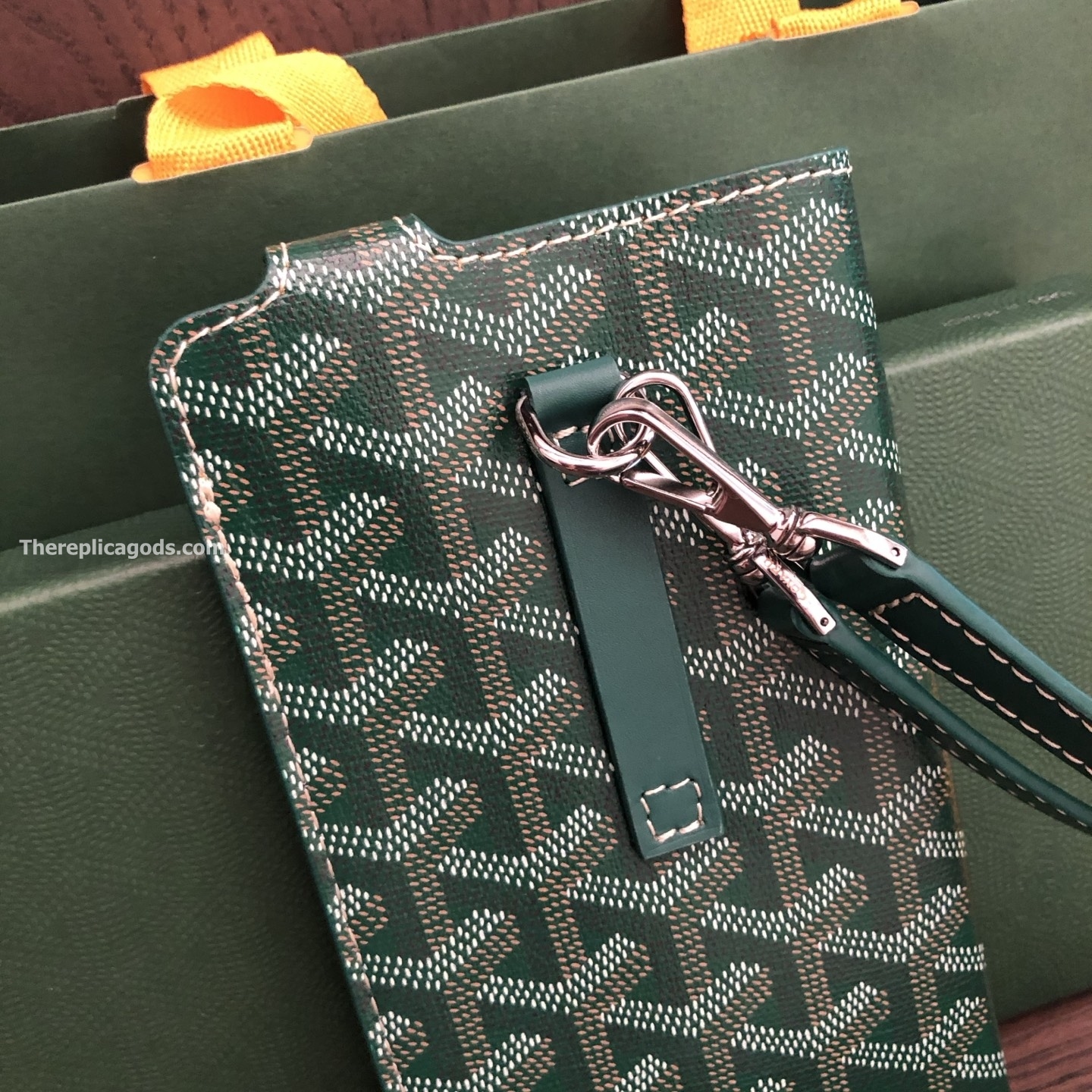 MONTMARTRE GM CASE IN GREEN